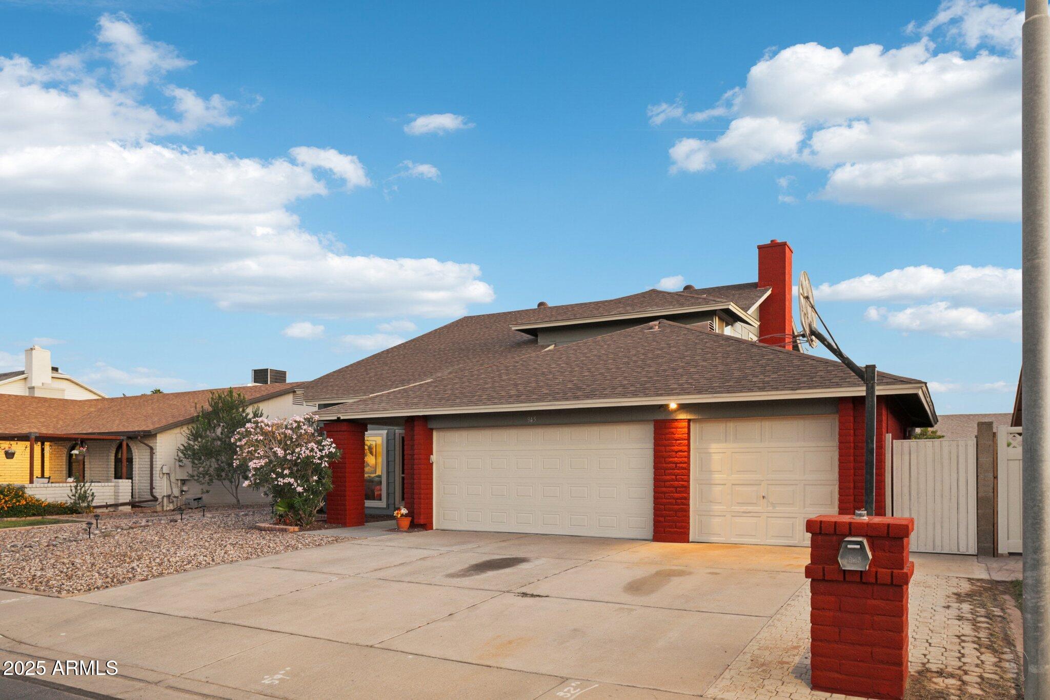 Homes for Sale in Queen Creek Arizona 2 945 W PORTOBELLO Avenue