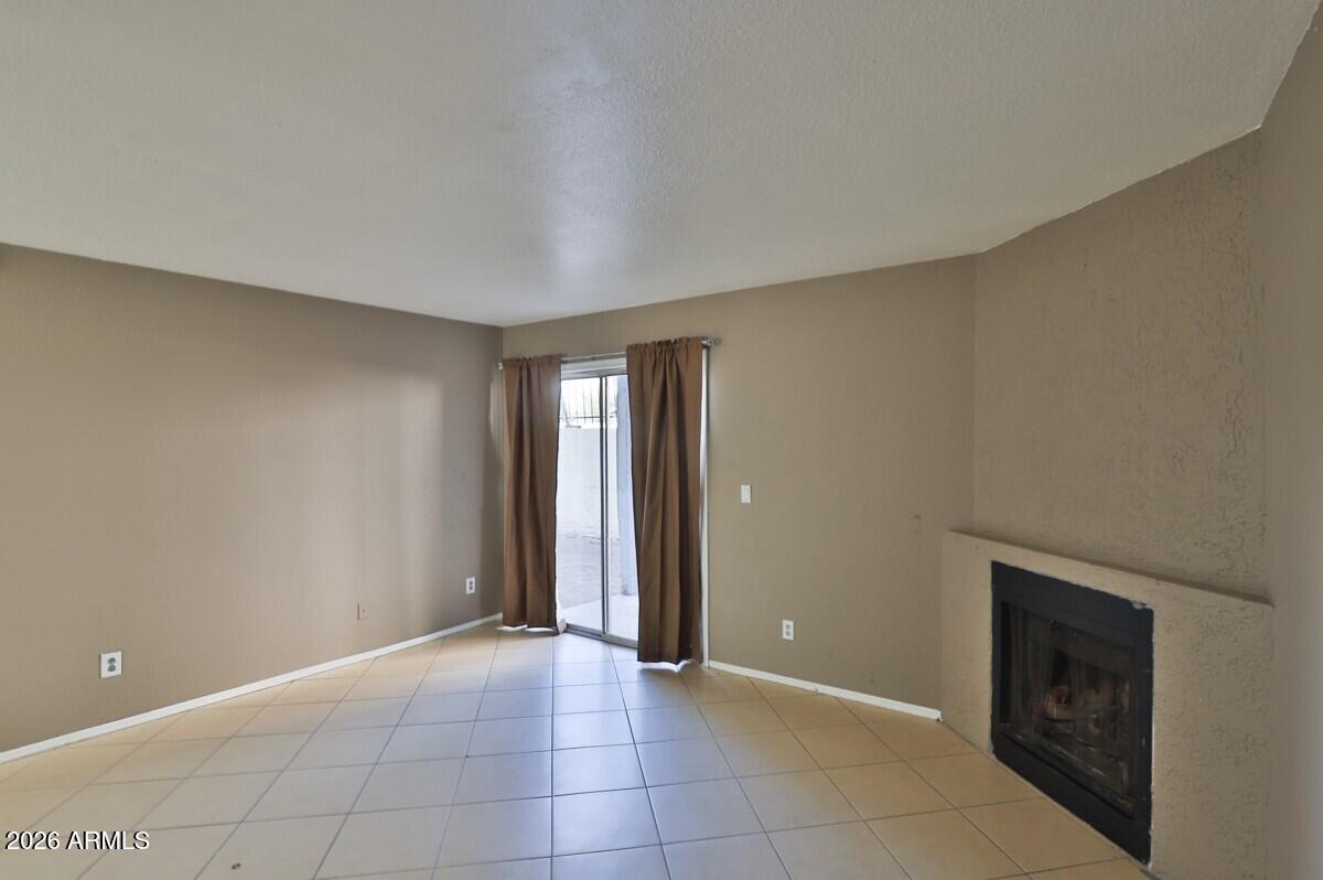 1540 W MERCER Lane 1-4