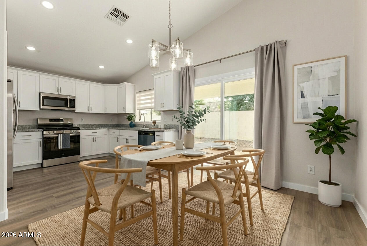 2737 E CATALINA Avenue