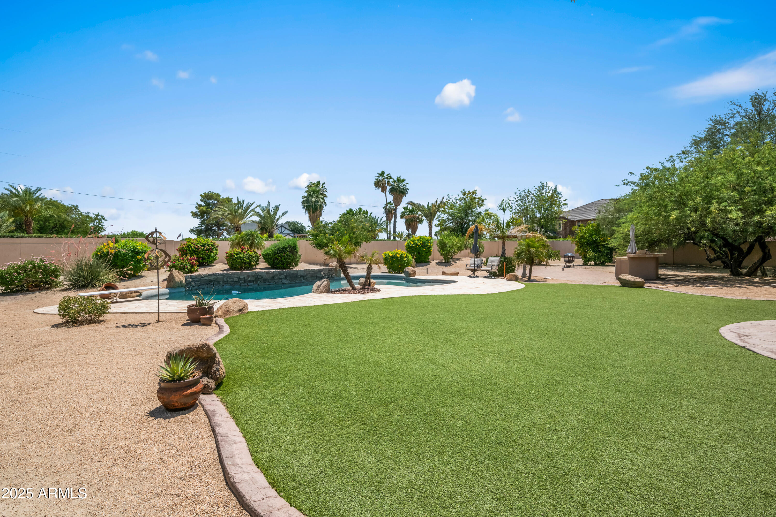 3559 E PEARL Circle