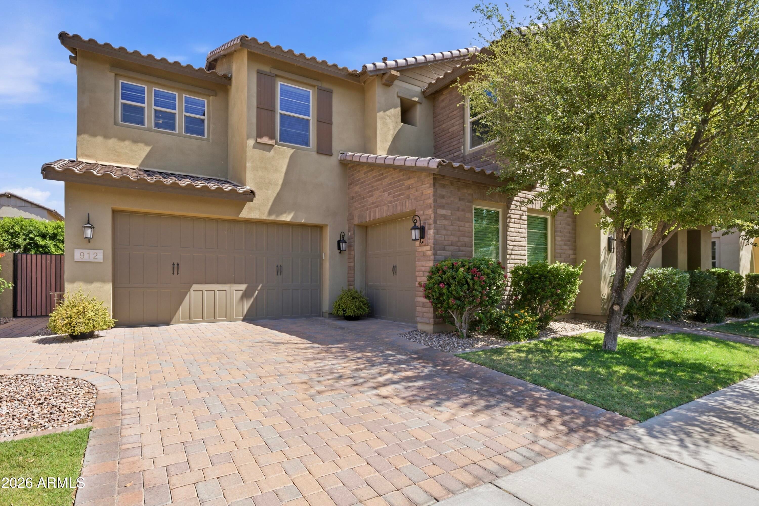 912 W KAIBAB Drive