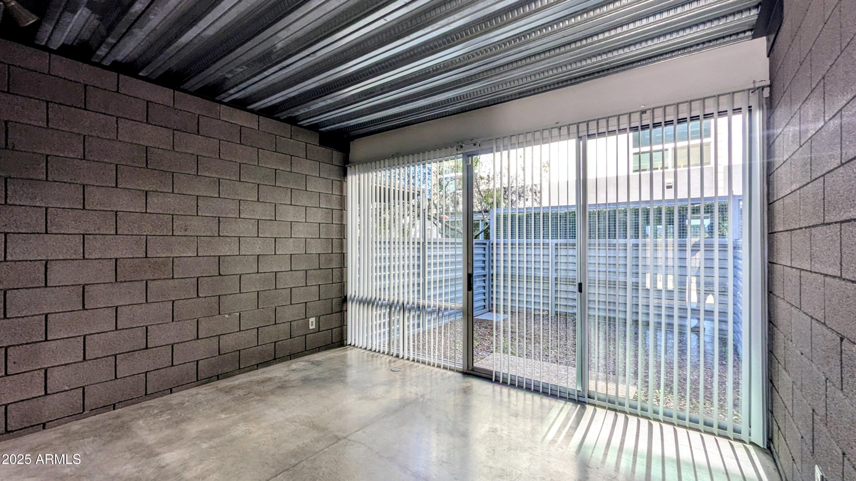 525 E WILLETTA Street 8