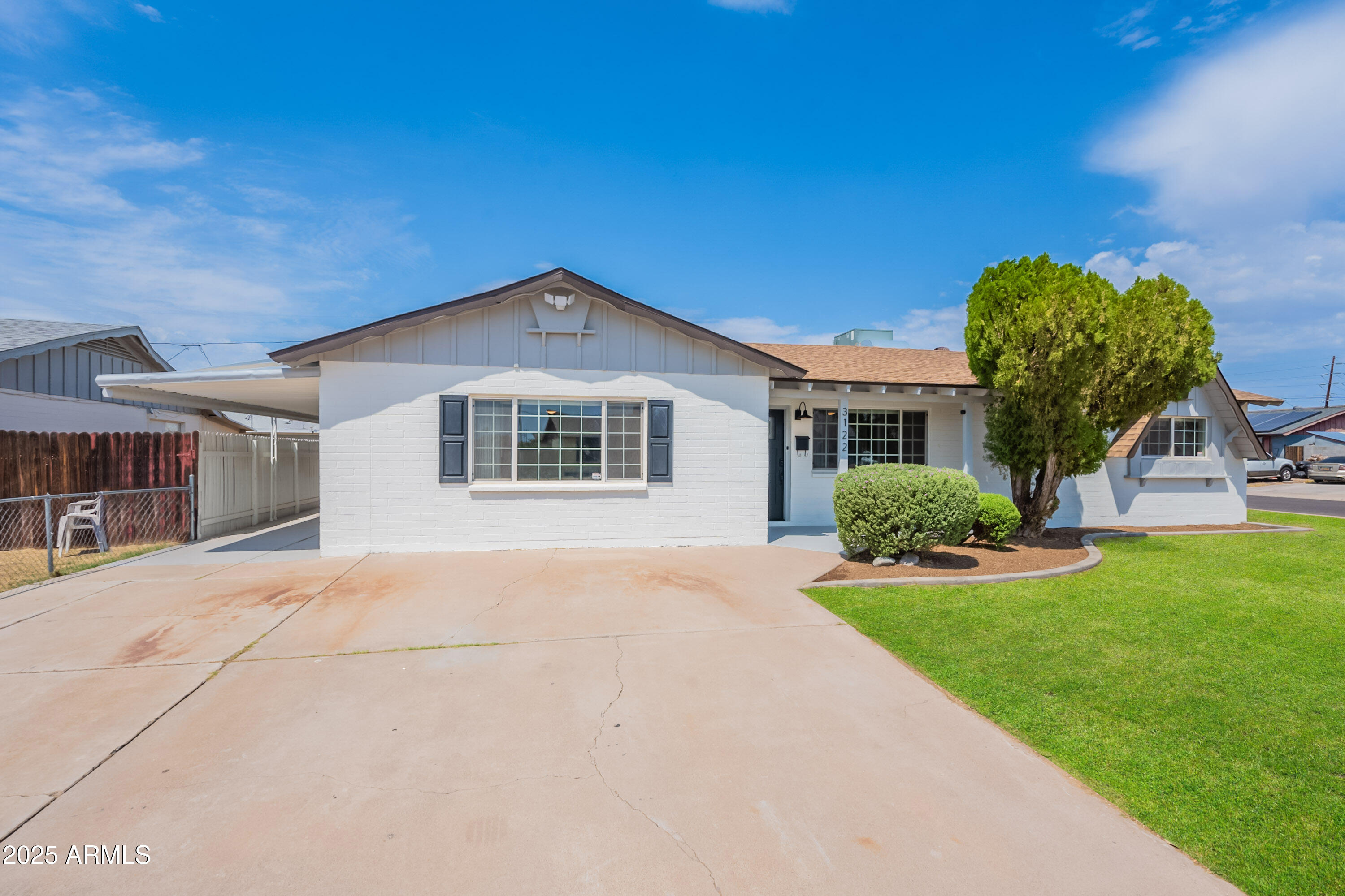3122 W JOAN DE ARC Avenue