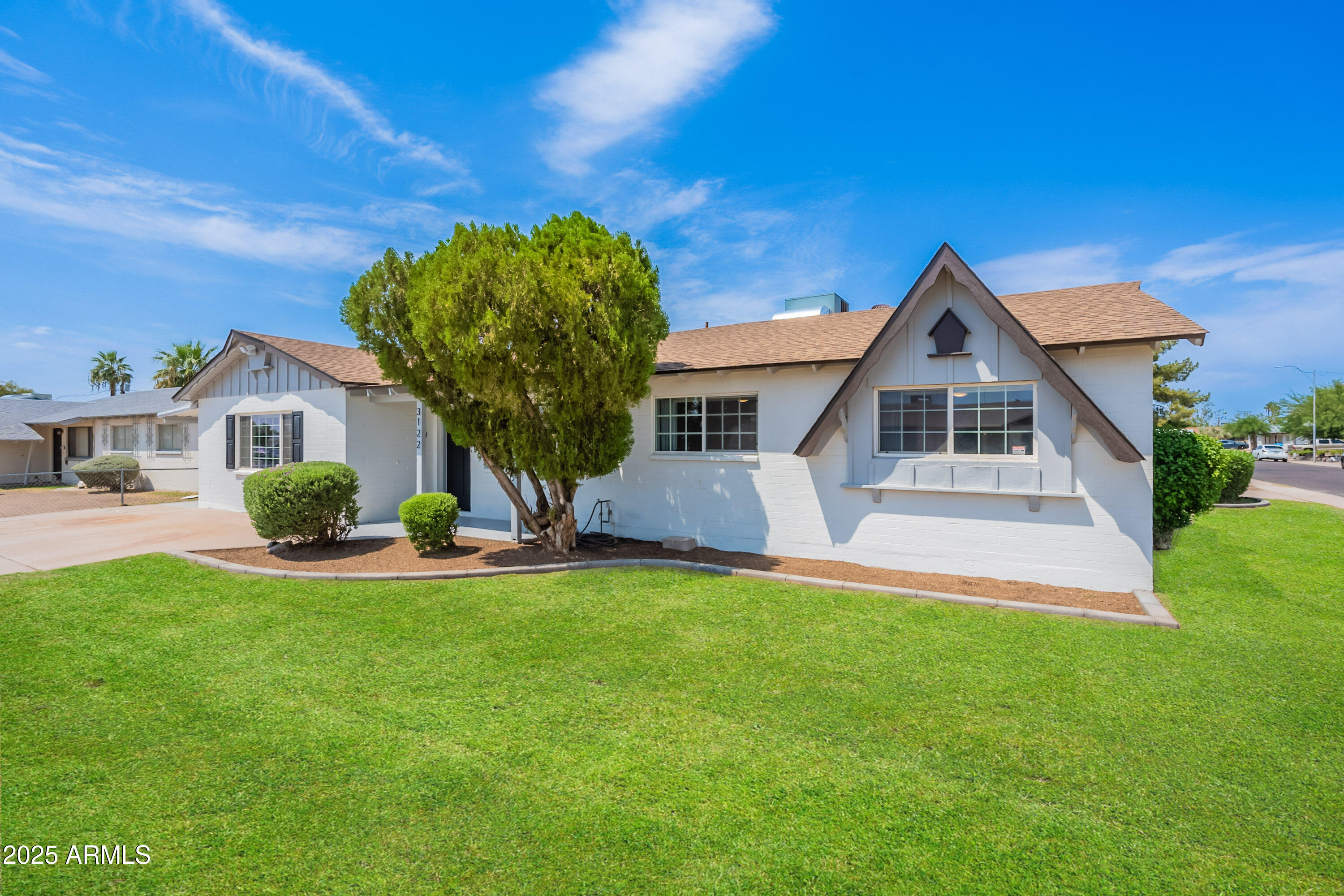 3122 W JOAN DE ARC Avenue