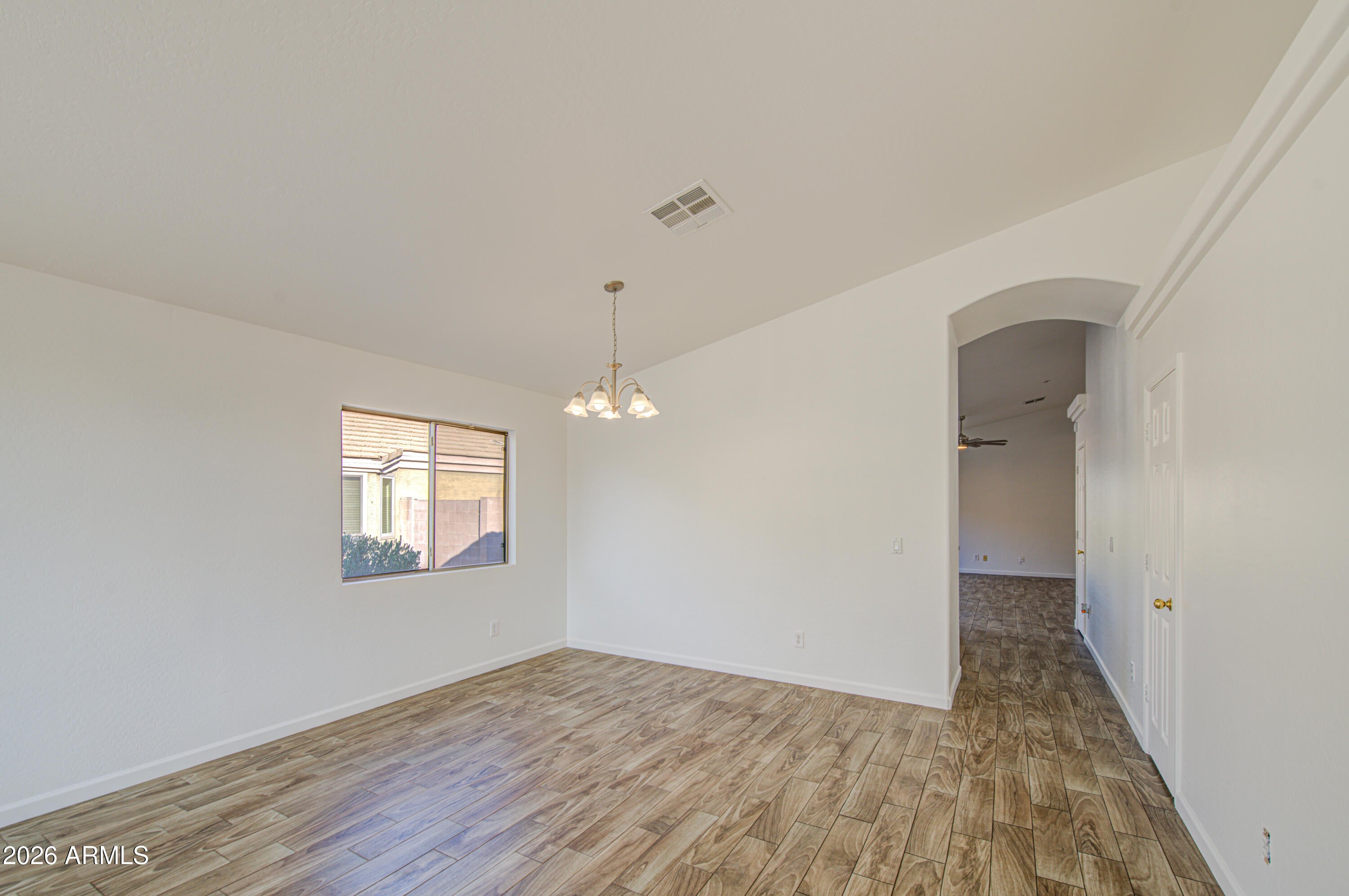 10549 W MAGNOLIA Street