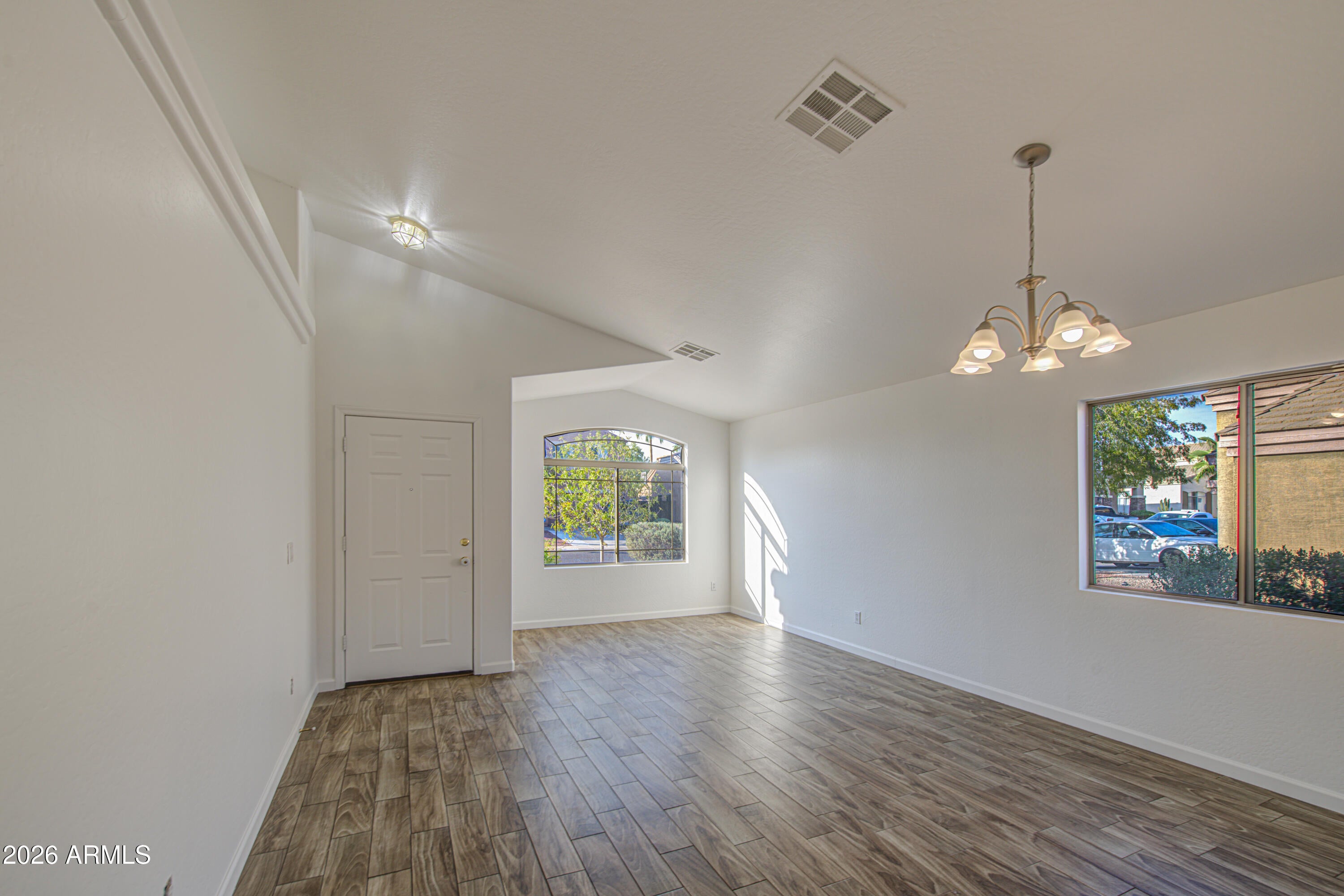 10549 W MAGNOLIA Street