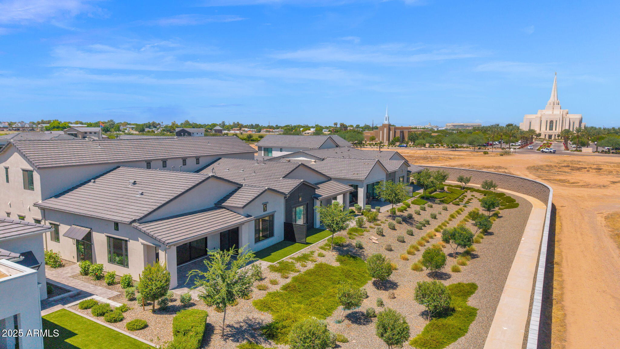 2648 E LONGHORN Court