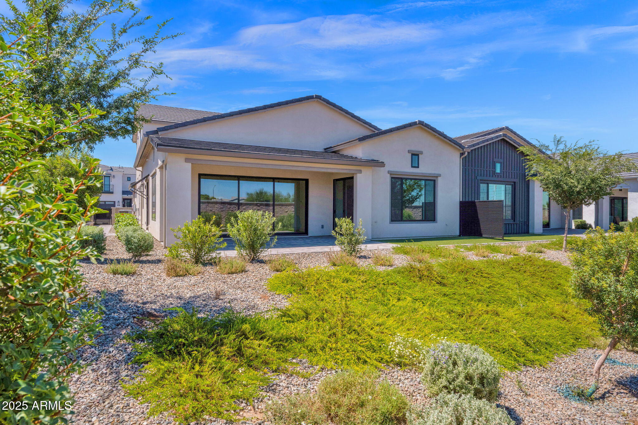 2648 E LONGHORN Court