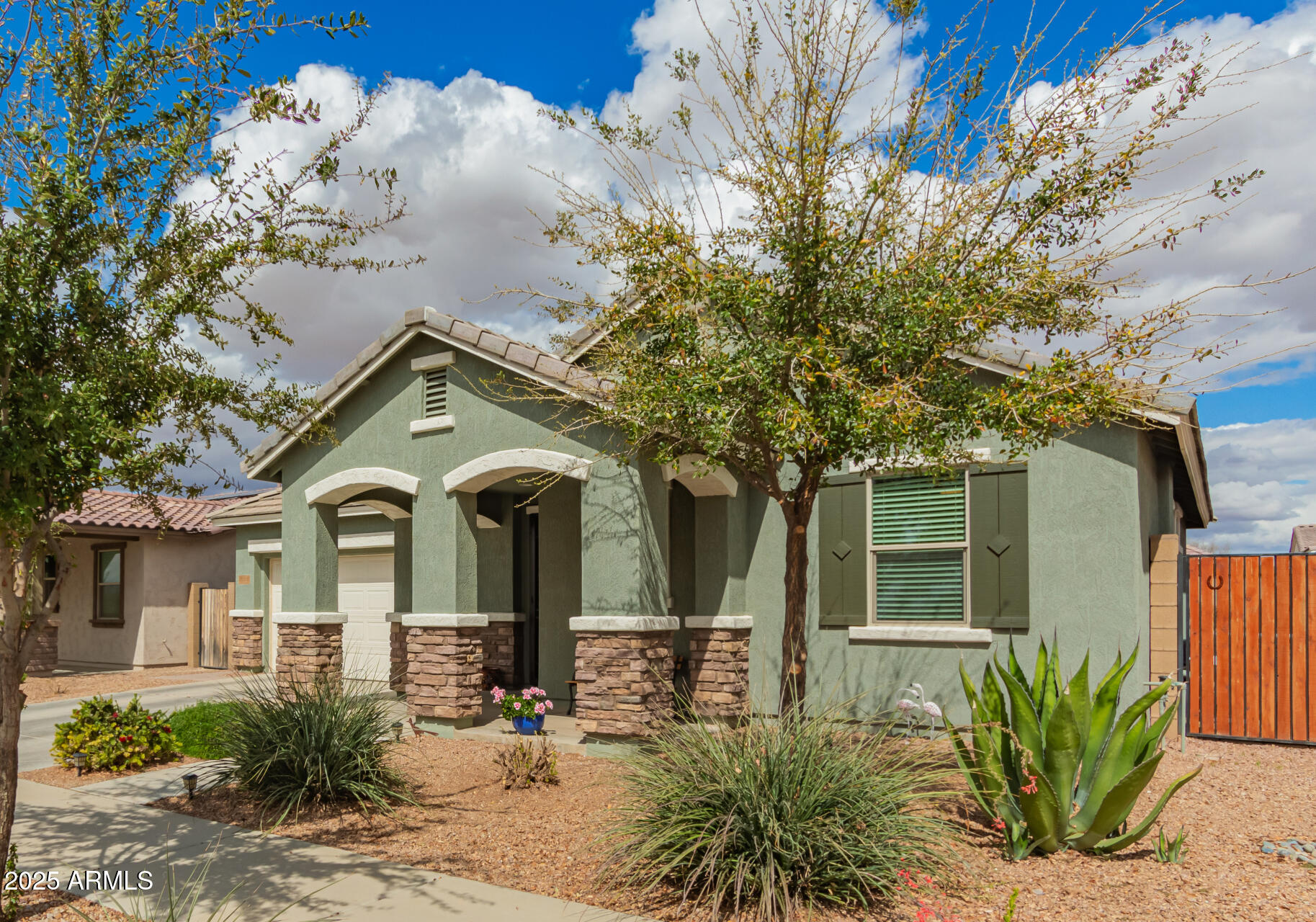 22552 E VIA ESTANCIA --