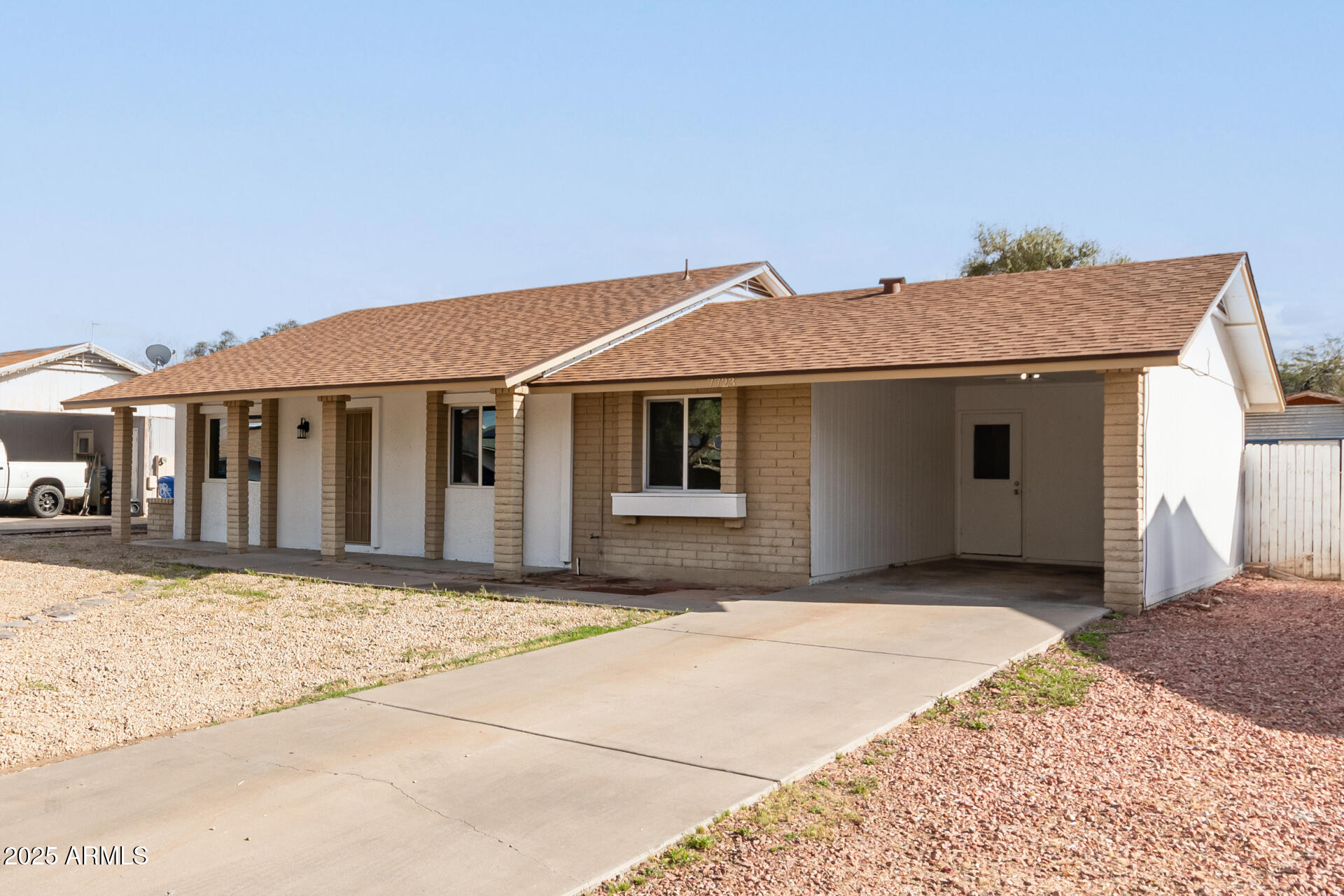 7723 W CORA Lane