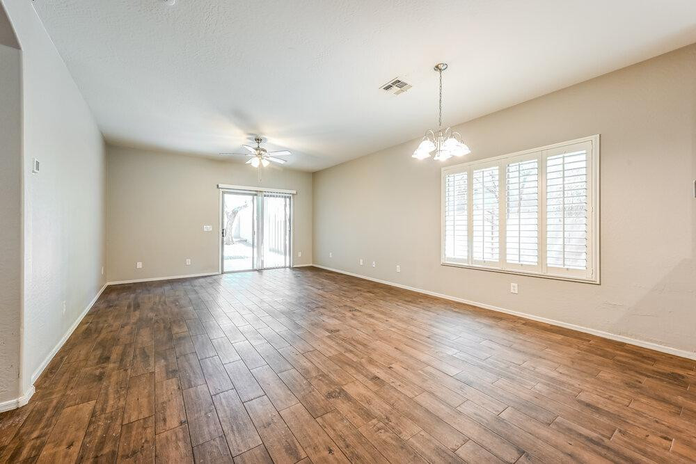 4622 W Cottontail Road