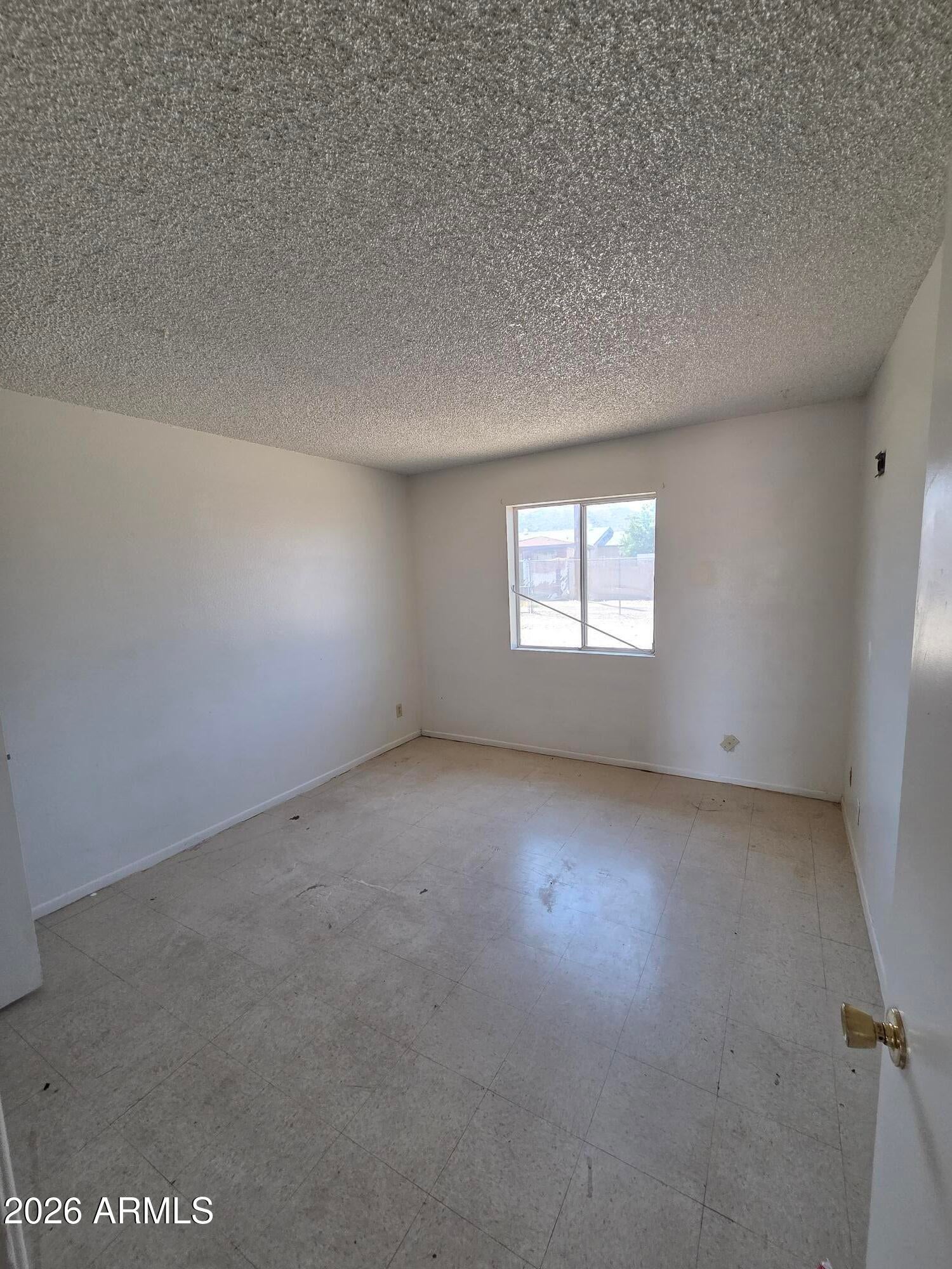 309 W DESERT Drive