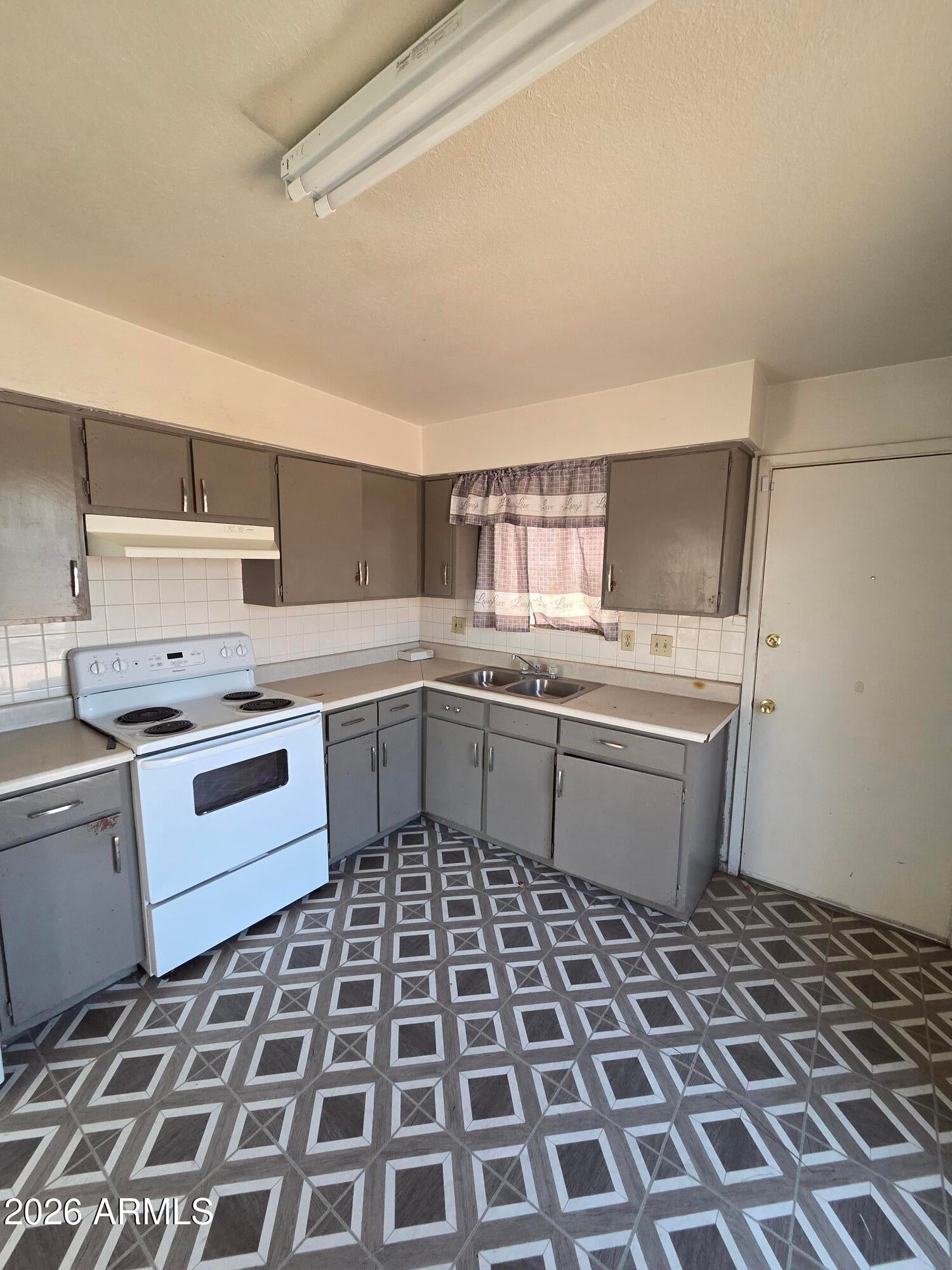 309 W DESERT Drive