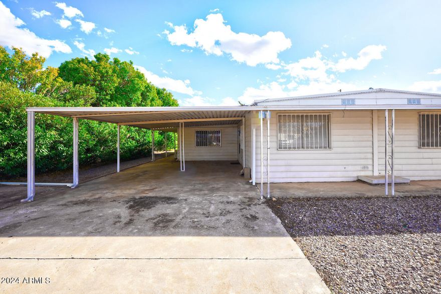 Don't miss this opportunity to make this almost 2,000 sq ft blank canvas your dream home! 4 bed, 4 bath, set up as a duplex with a shared inside door but with a little work you can live in it while you fix it up or purchase as an investment. Lots of storage inside and both sheds in back convey with property. Located in Whetstone with easy access to Ft. Huachuca and I10.