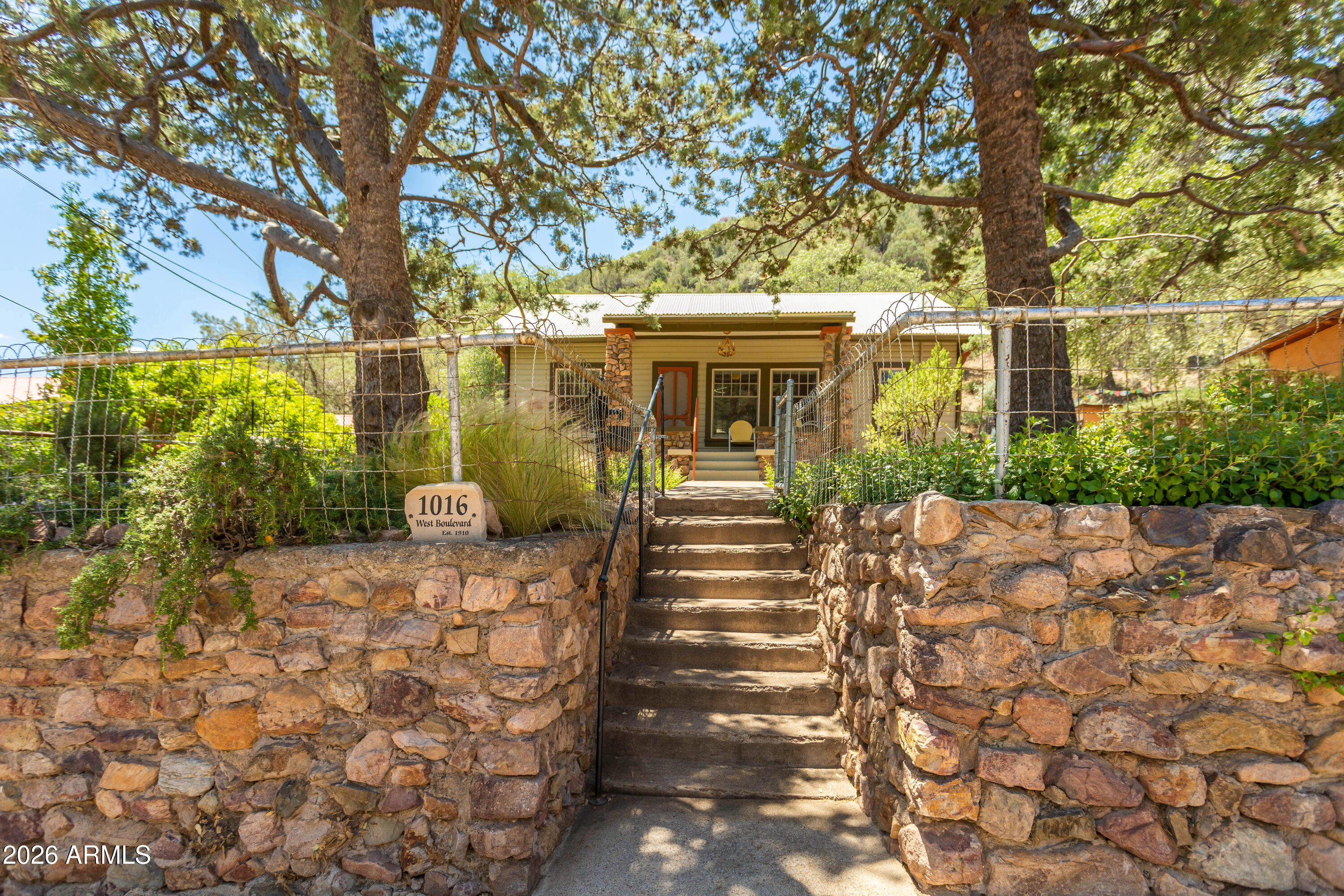 1016 West BLVD --