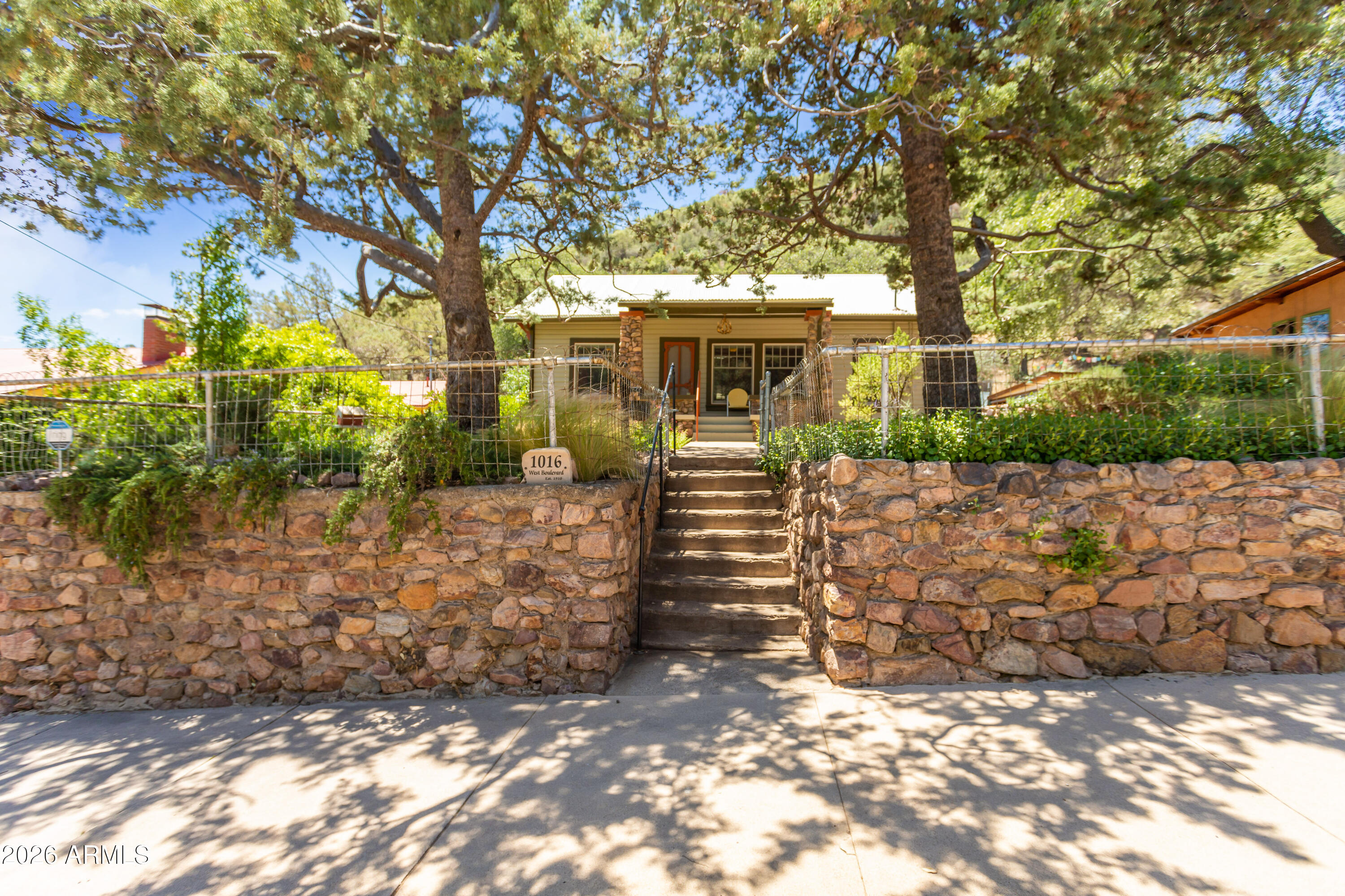 1016 West BLVD --