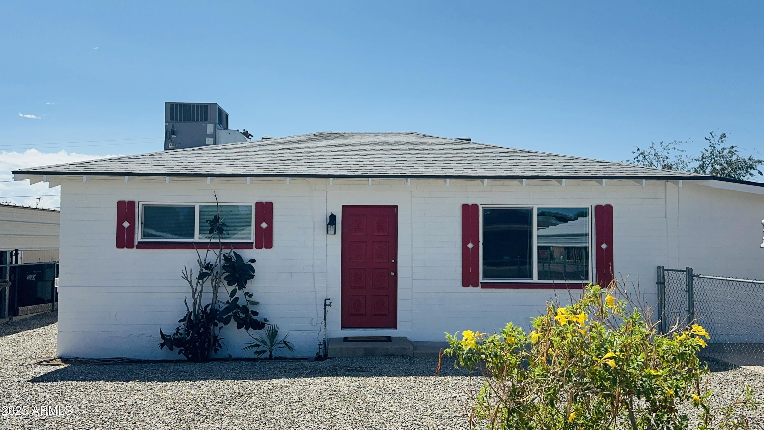 109 5TH Avenue E