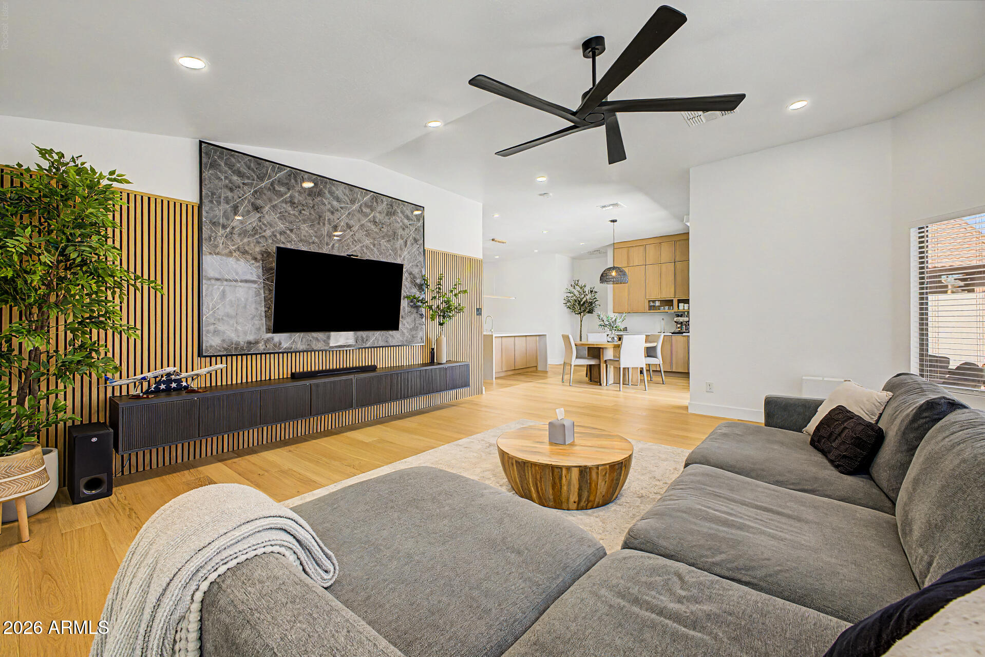 3913 W ESCUDA Drive