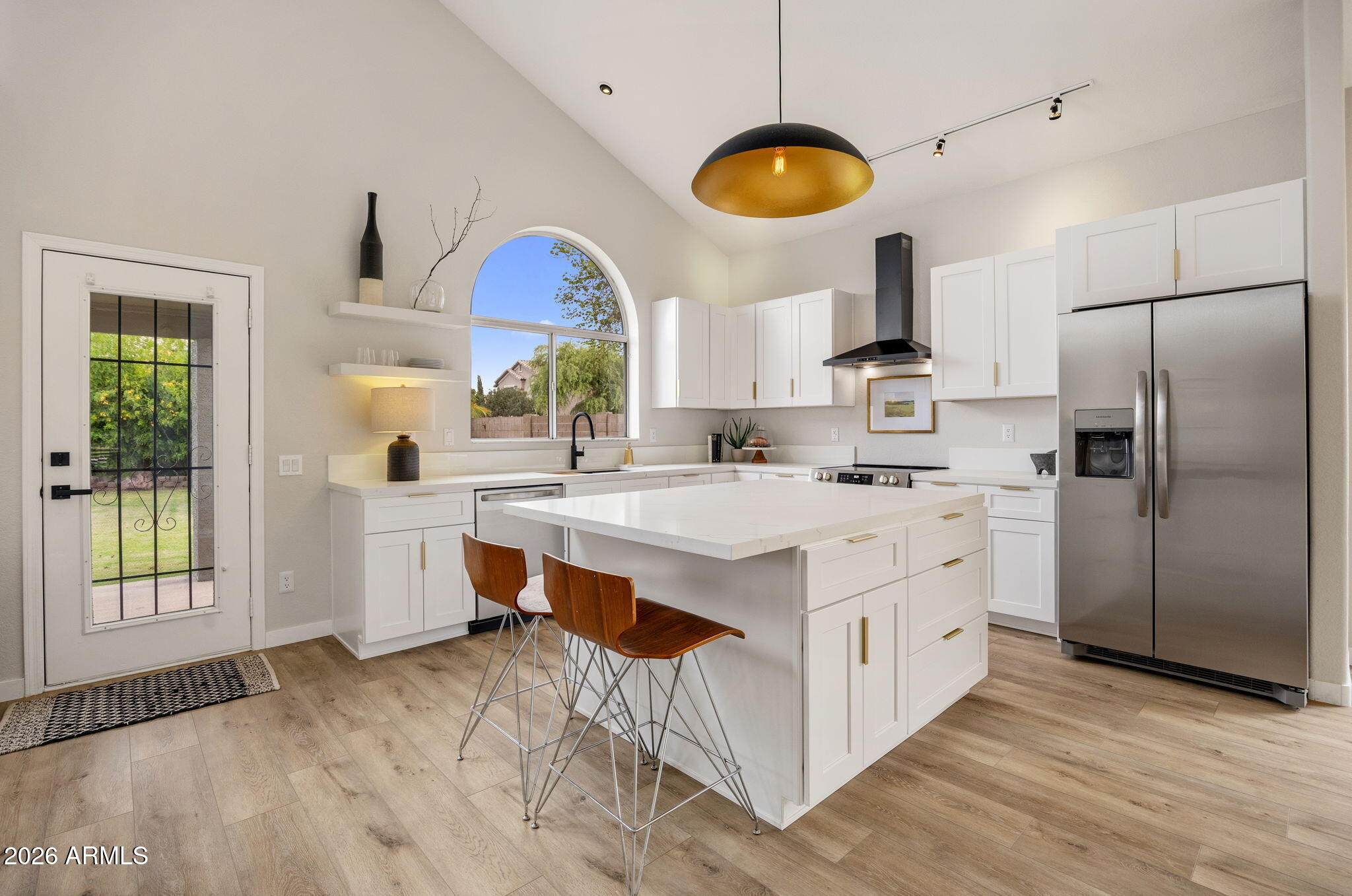 1050 E BAYLOR Lane