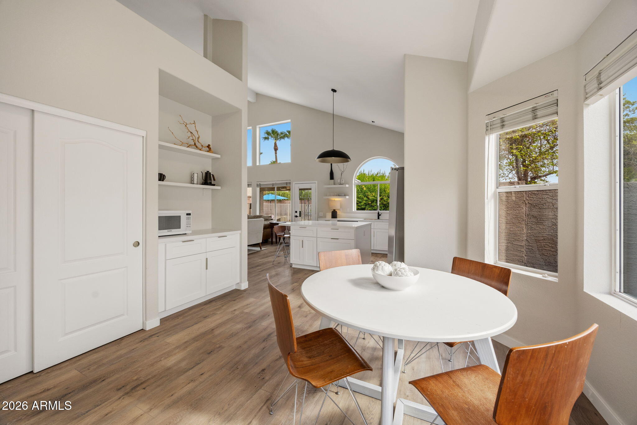 1050 E BAYLOR Lane