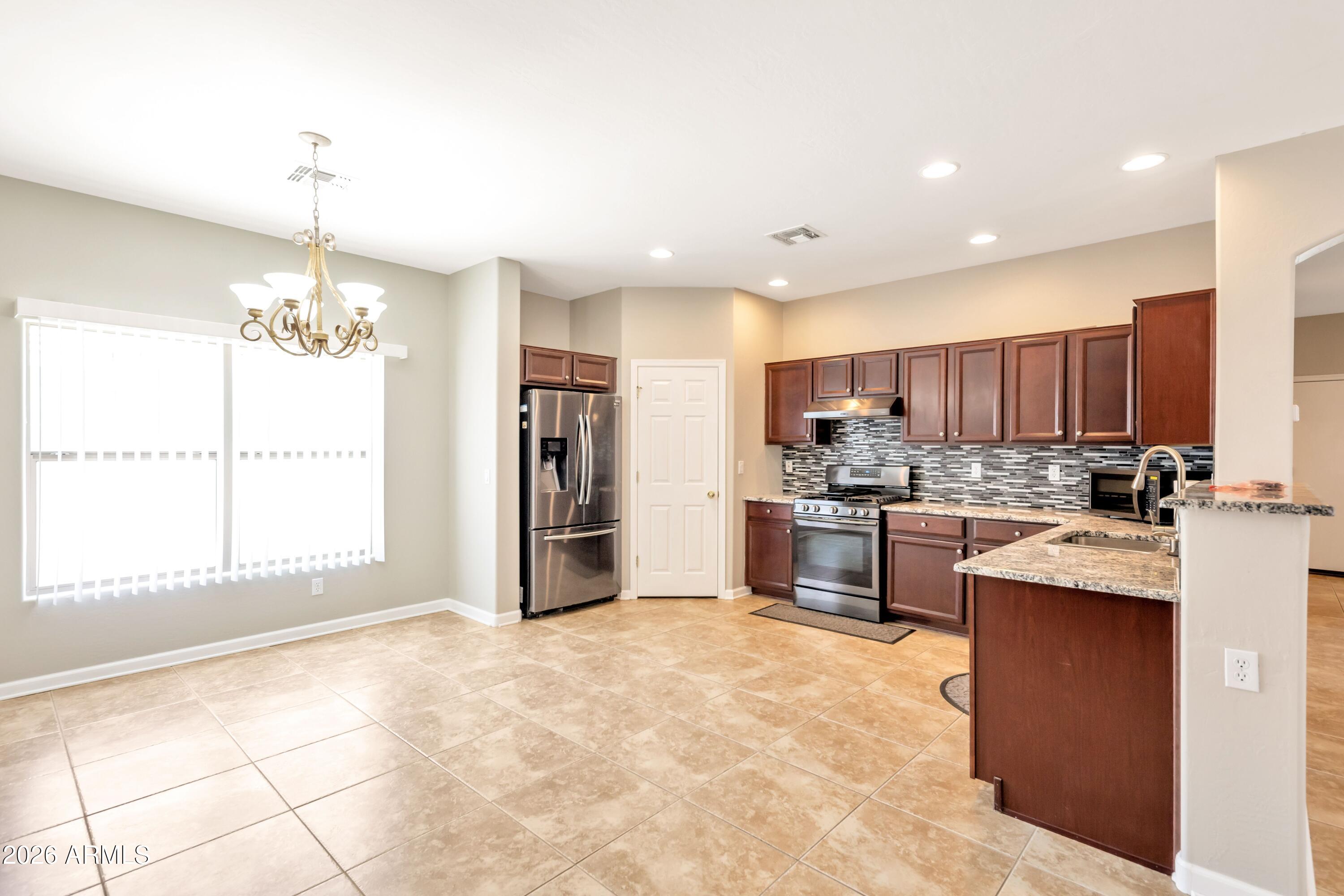 1220 E HEATHER Drive