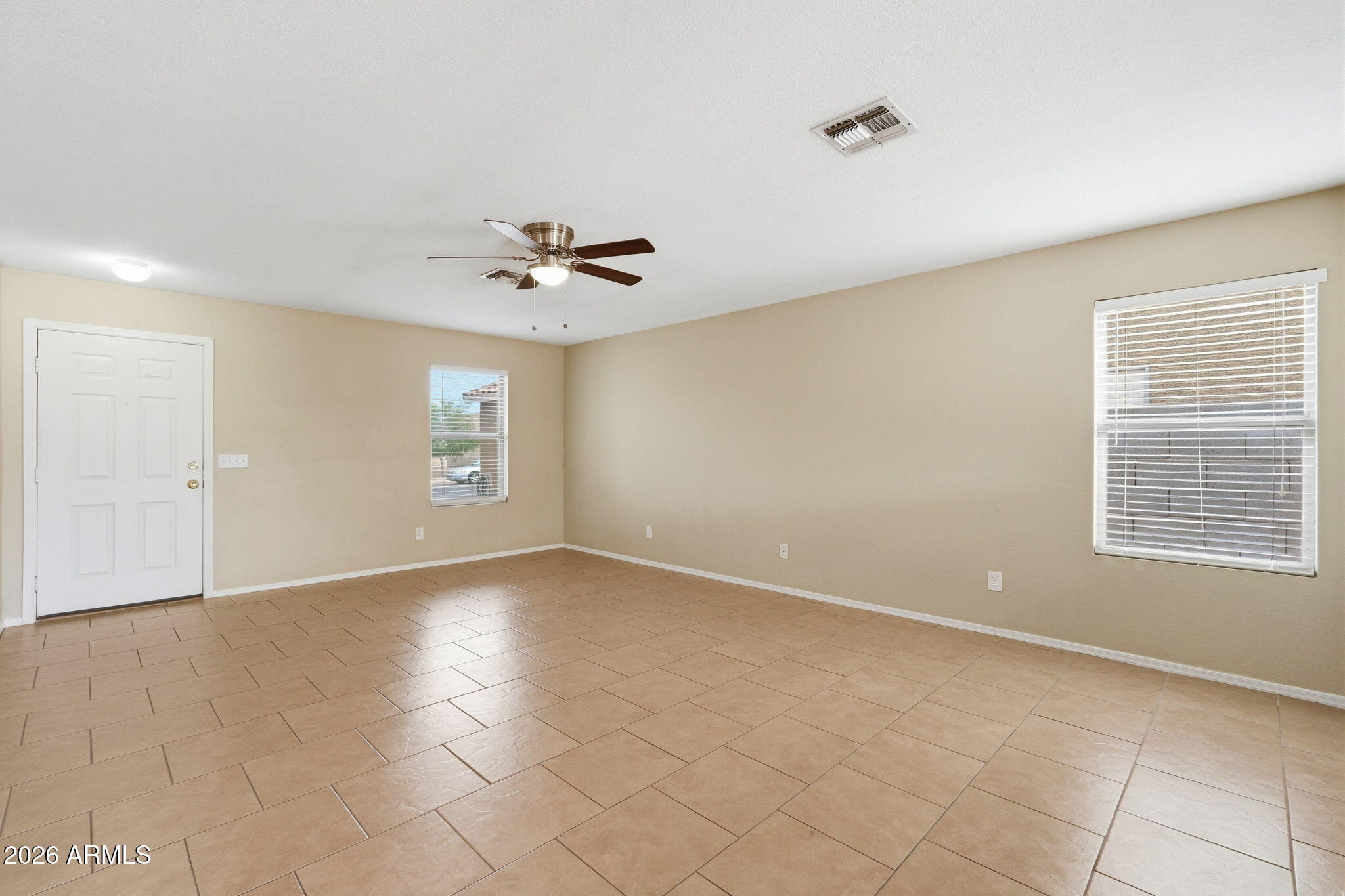 633 W KINGMAN Loop