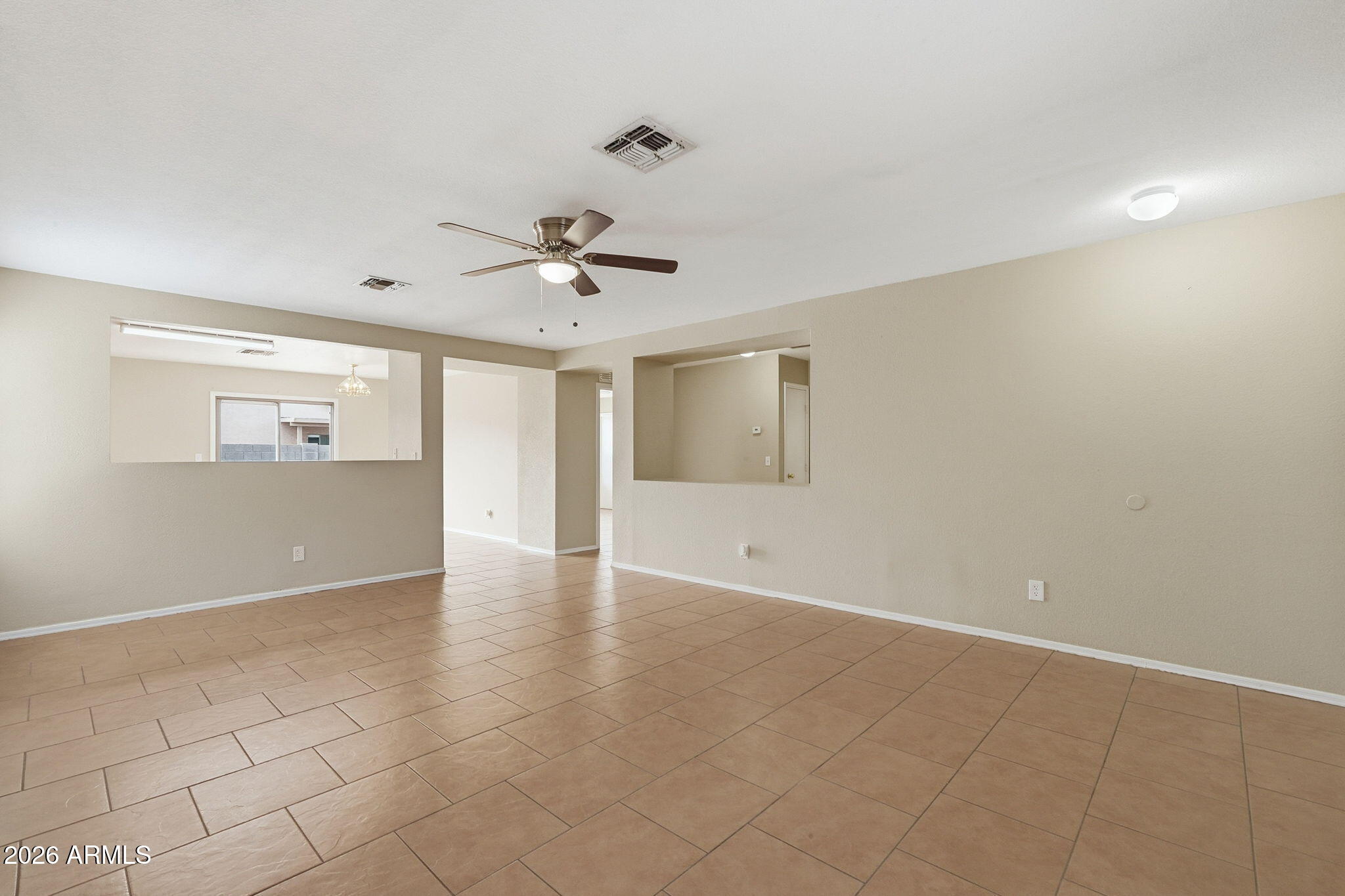 633 W KINGMAN Loop