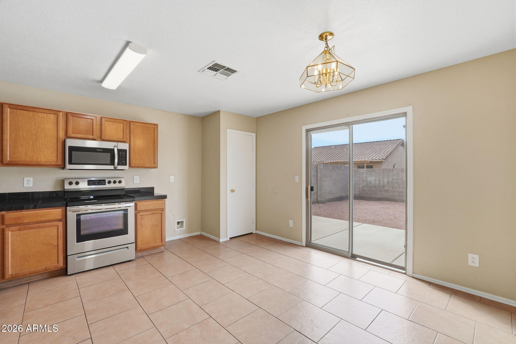 633 W KINGMAN Loop