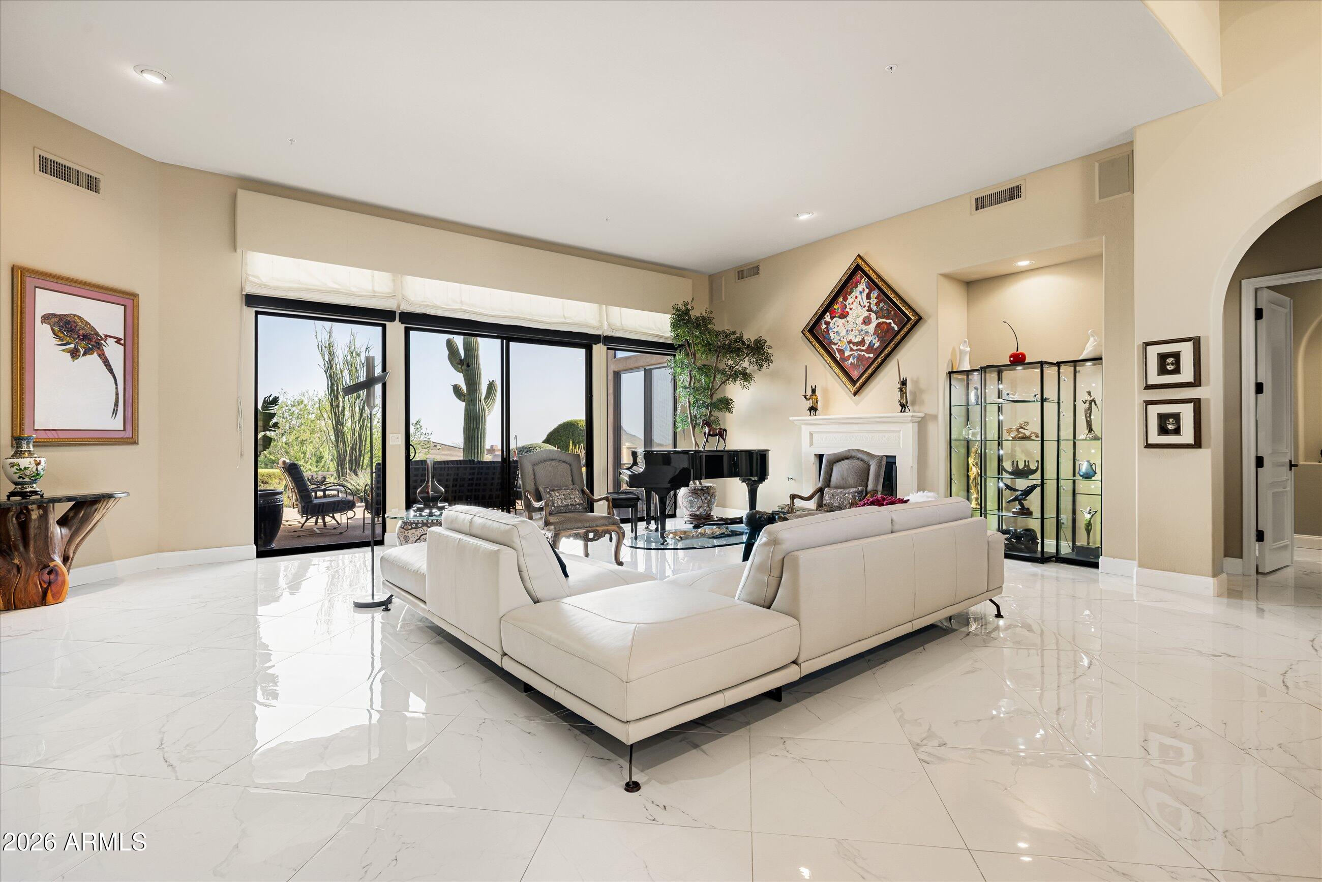 SCOTTSDALE MOUNTAIN - Residential