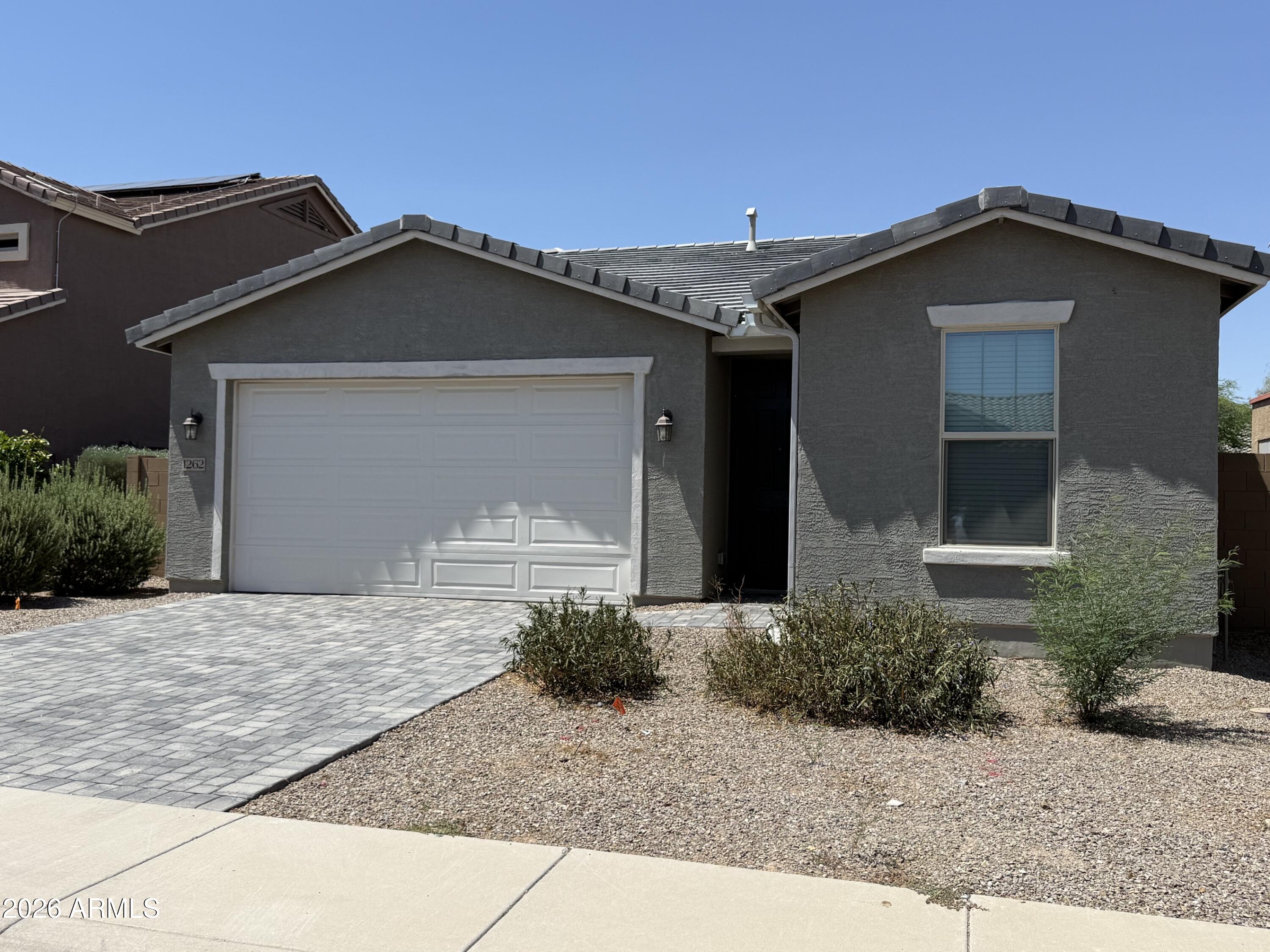 1262 E PRICKLY PEAR Street