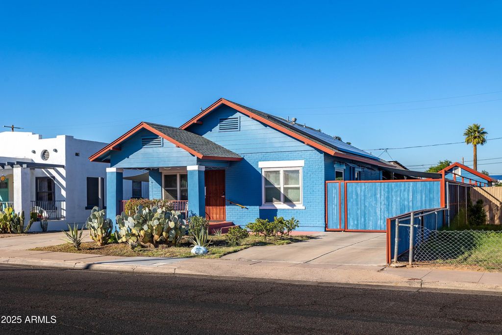 Photo of 1630 W Polk Street, Phoenix, AZ 85007 (MLS # 6952368)