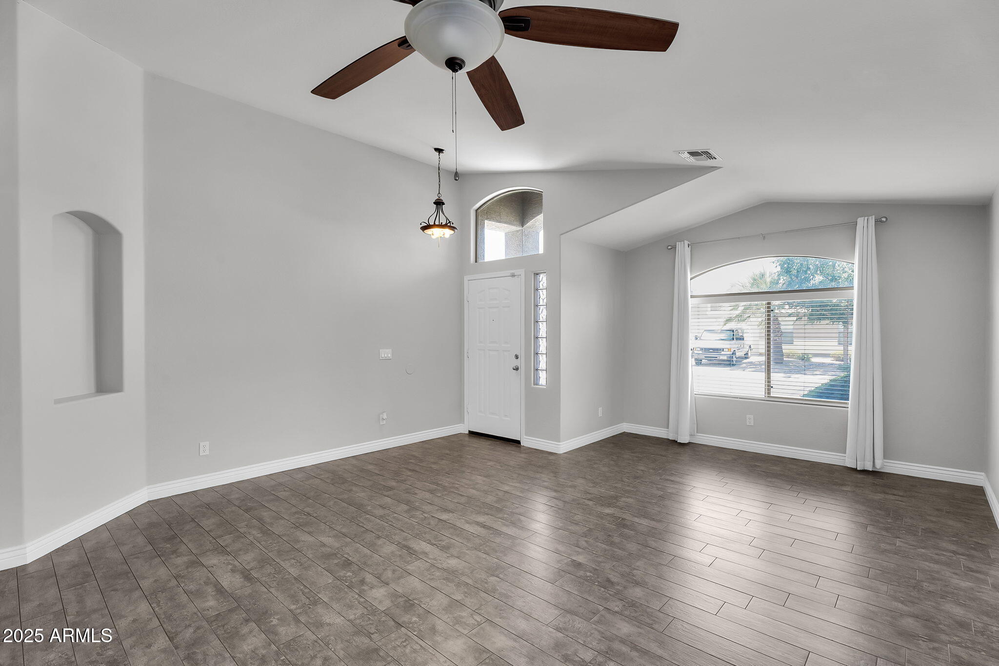 Homes 1 472 E JEANNE Lane