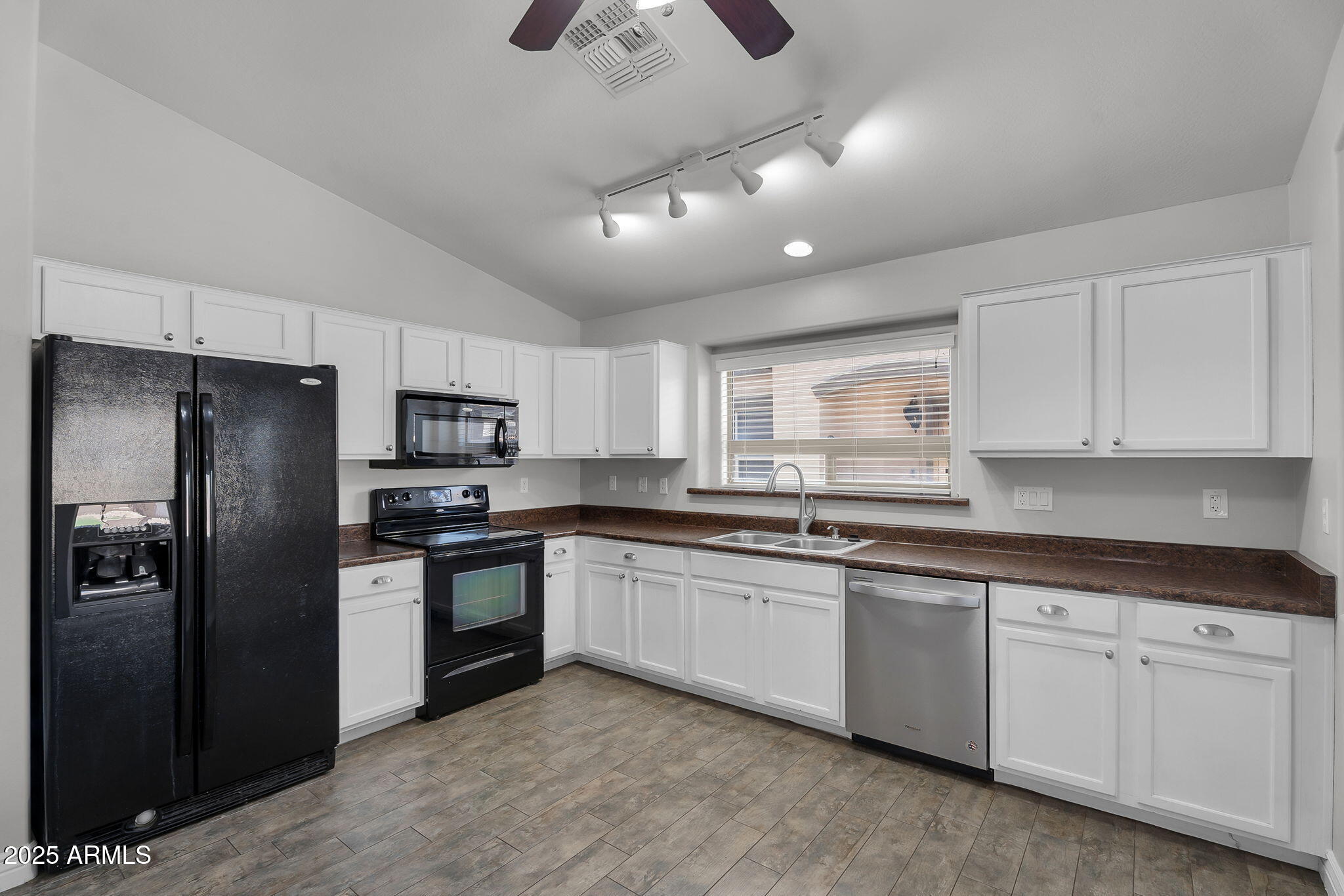 Homes 3 472 E JEANNE Lane