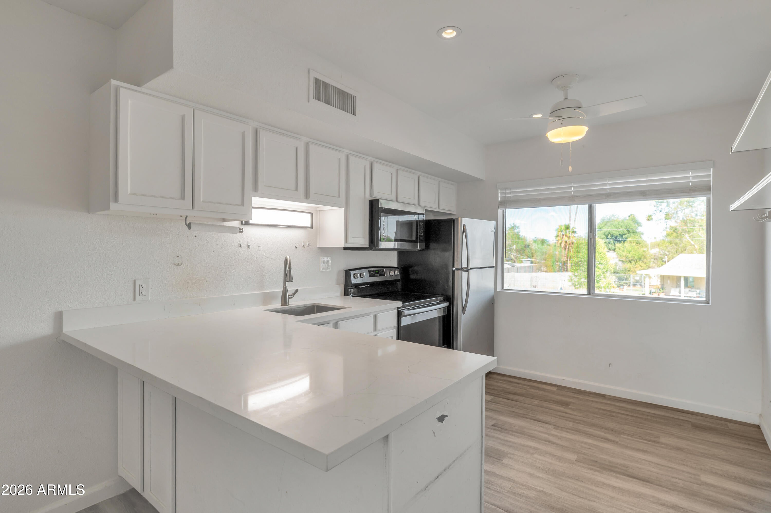 749 E MONTEBELLO Avenue 229