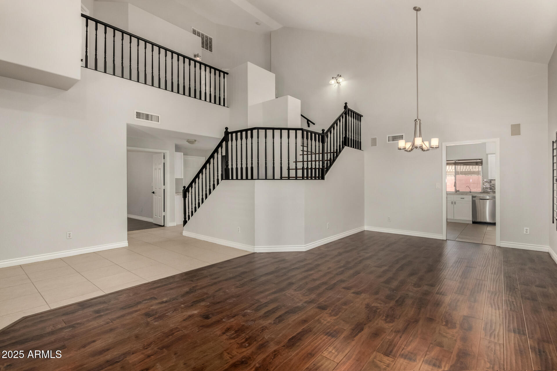 192 W LOS ARBOLES Drive