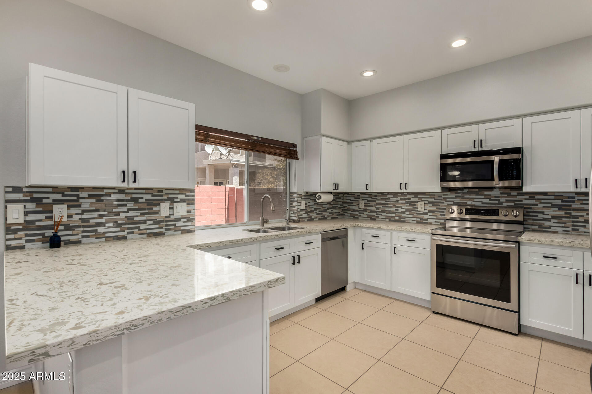 192 W LOS ARBOLES Drive
