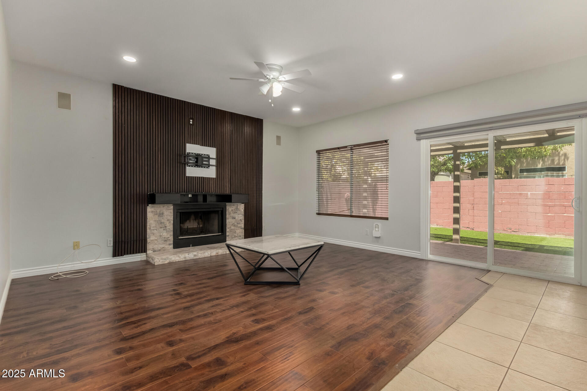 192 W LOS ARBOLES Drive
