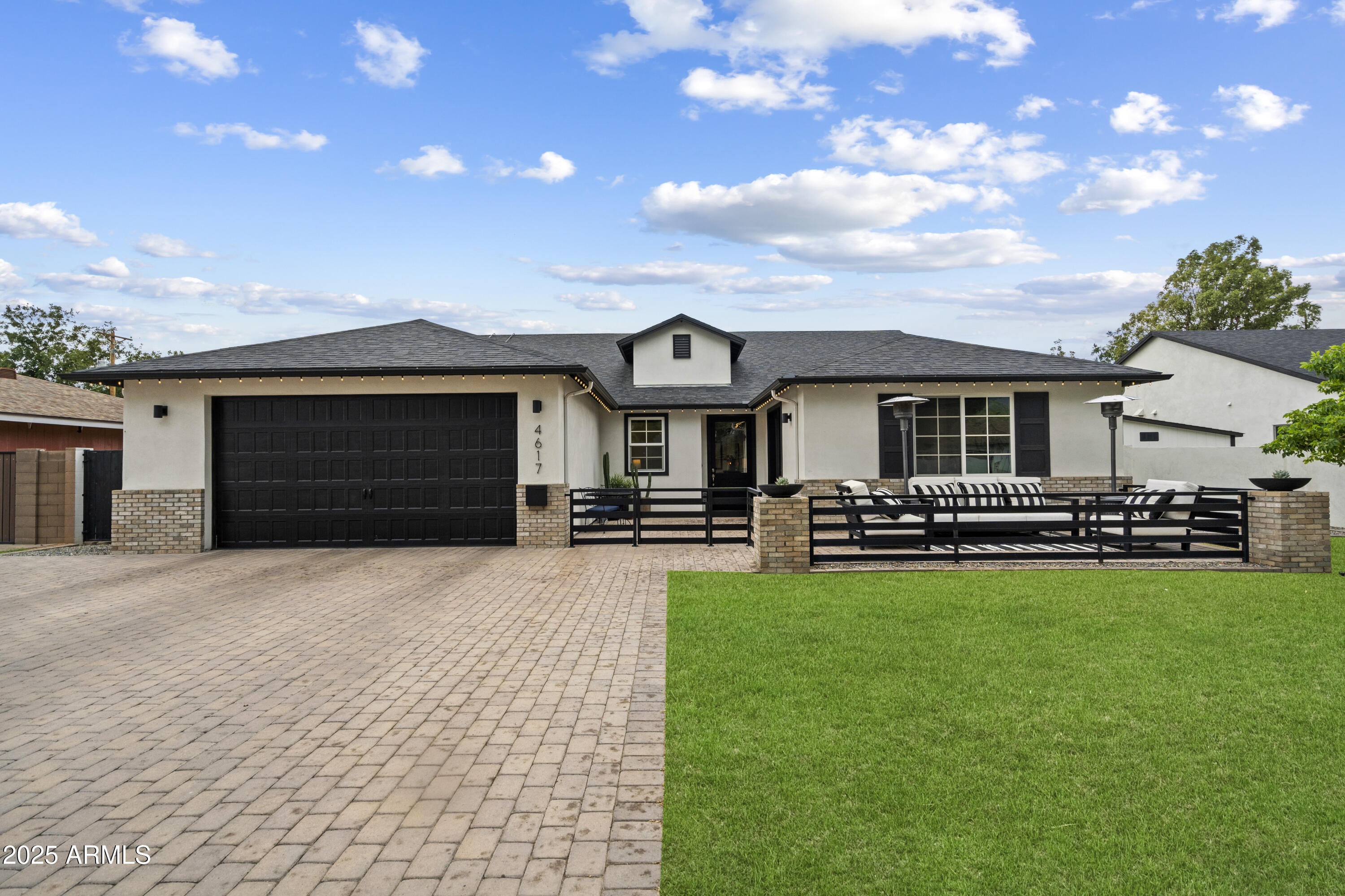 4617 E CAMBRIDGE Avenue