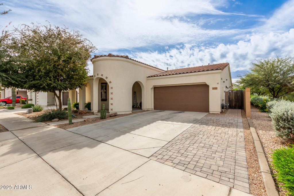 Photo of 22749 E Via De Olivos, Queen Creek, AZ 85142 (MLS # 6950679)