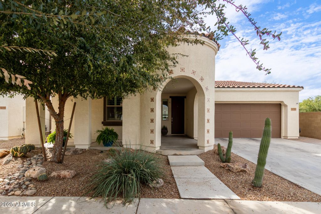 Photo of 22749 E Via De Olivos, Queen Creek, AZ 85142 (MLS # 6950679)