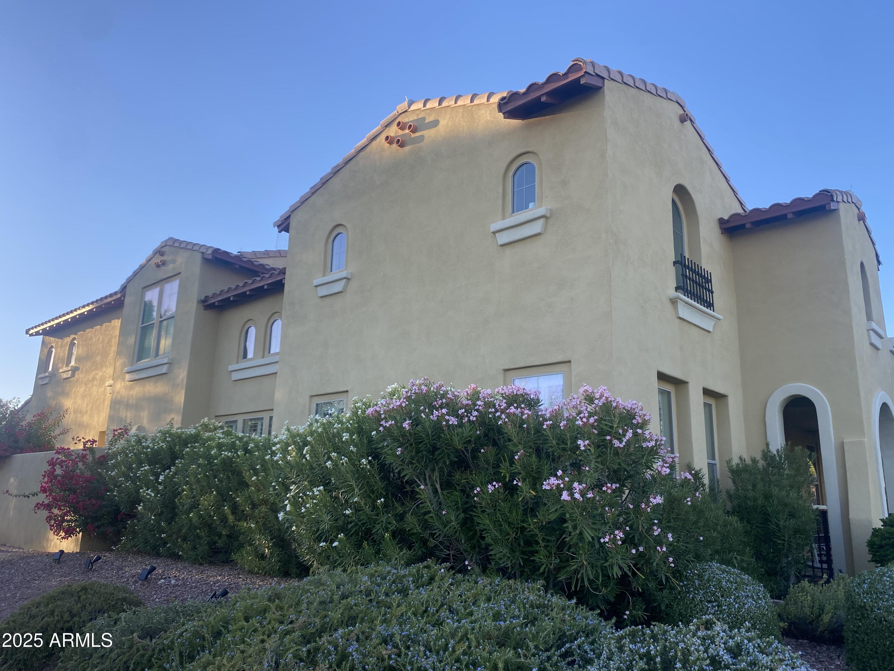 2946 N BEVERLY Place