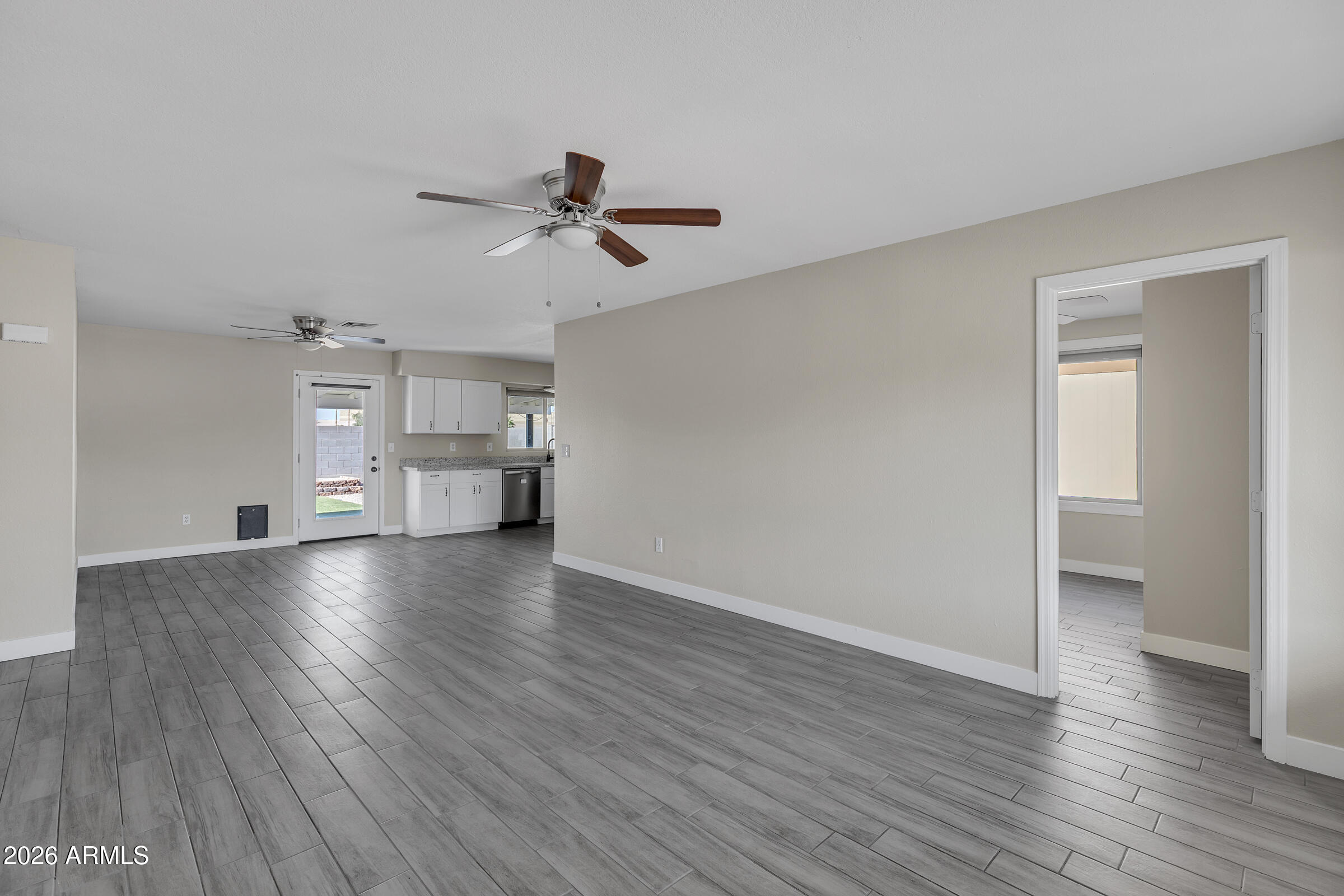 2016 W HERMOSA Drive