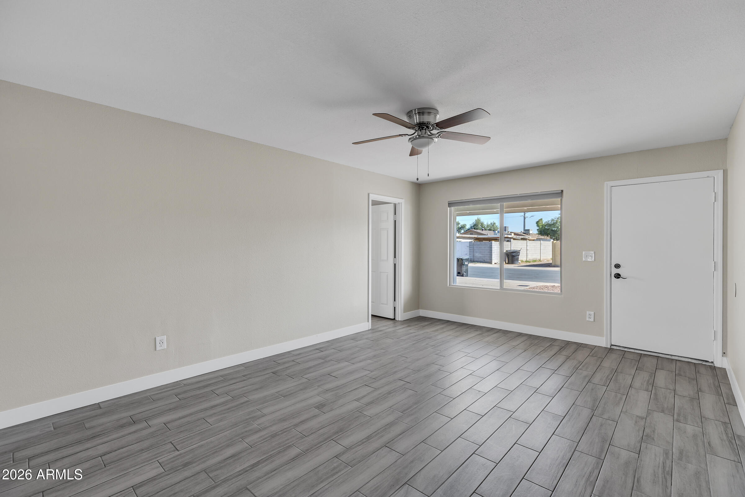 2016 W HERMOSA Drive