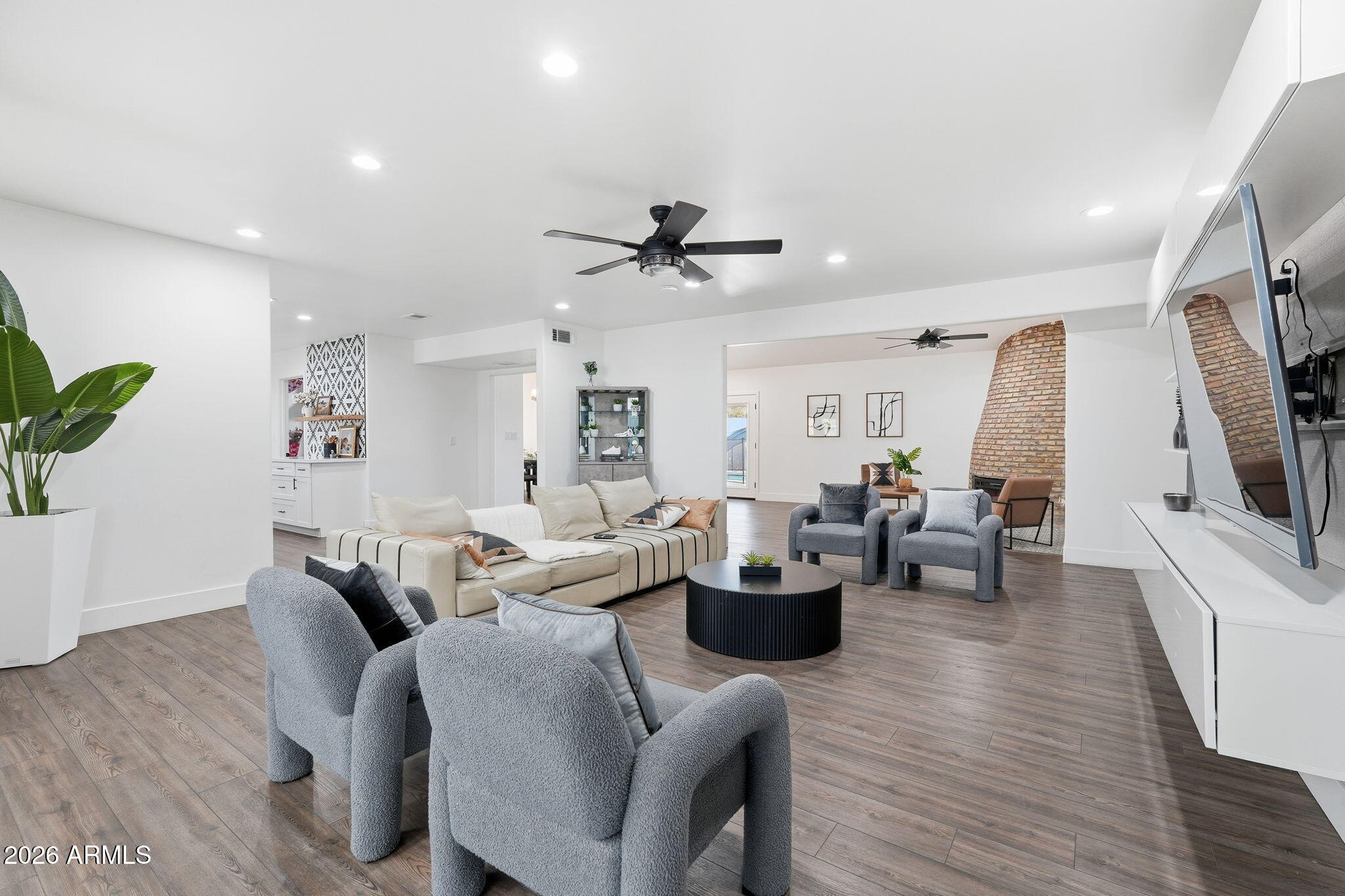 5009 E WETHERSFIELD Road