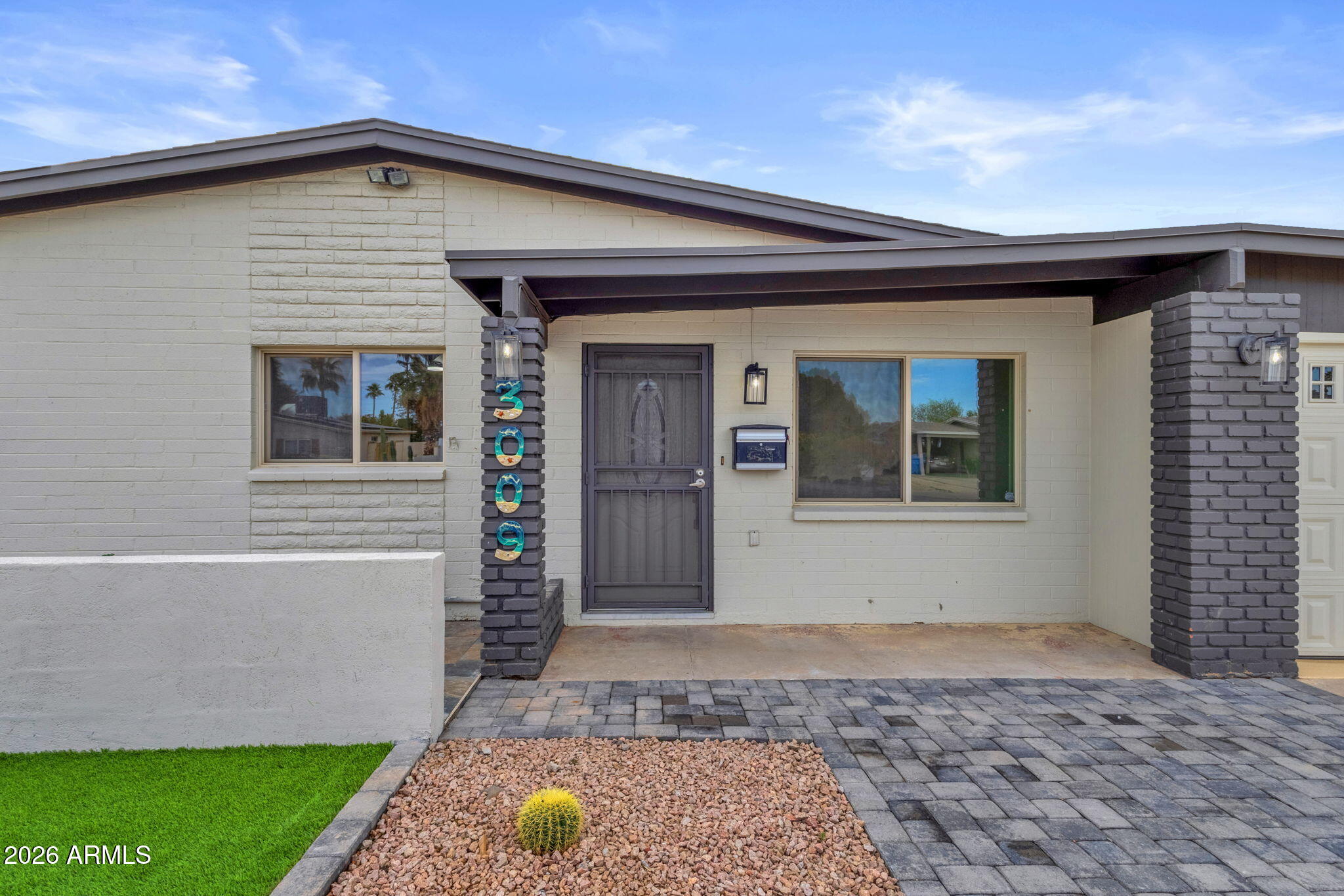 3009 E CORRINE Drive