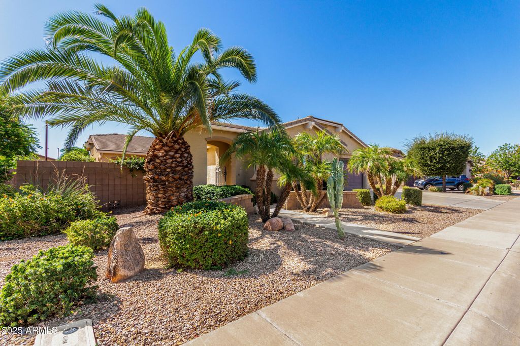 Photo of 2585 E Carob Drive, Gilbert, AZ 85298 (MLS # 6927679)
