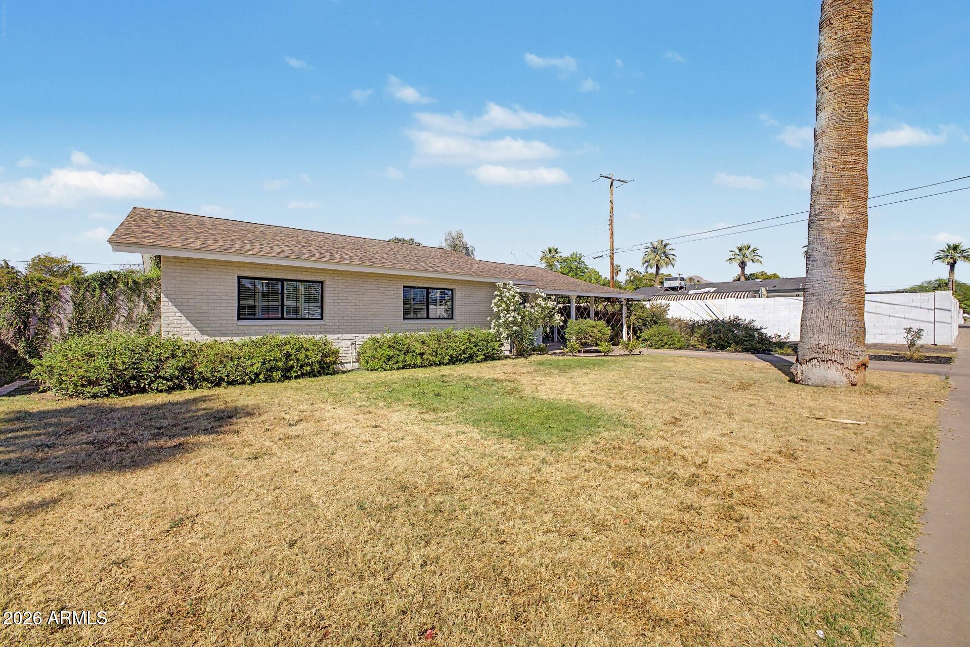 3436 E GLENROSA Avenue