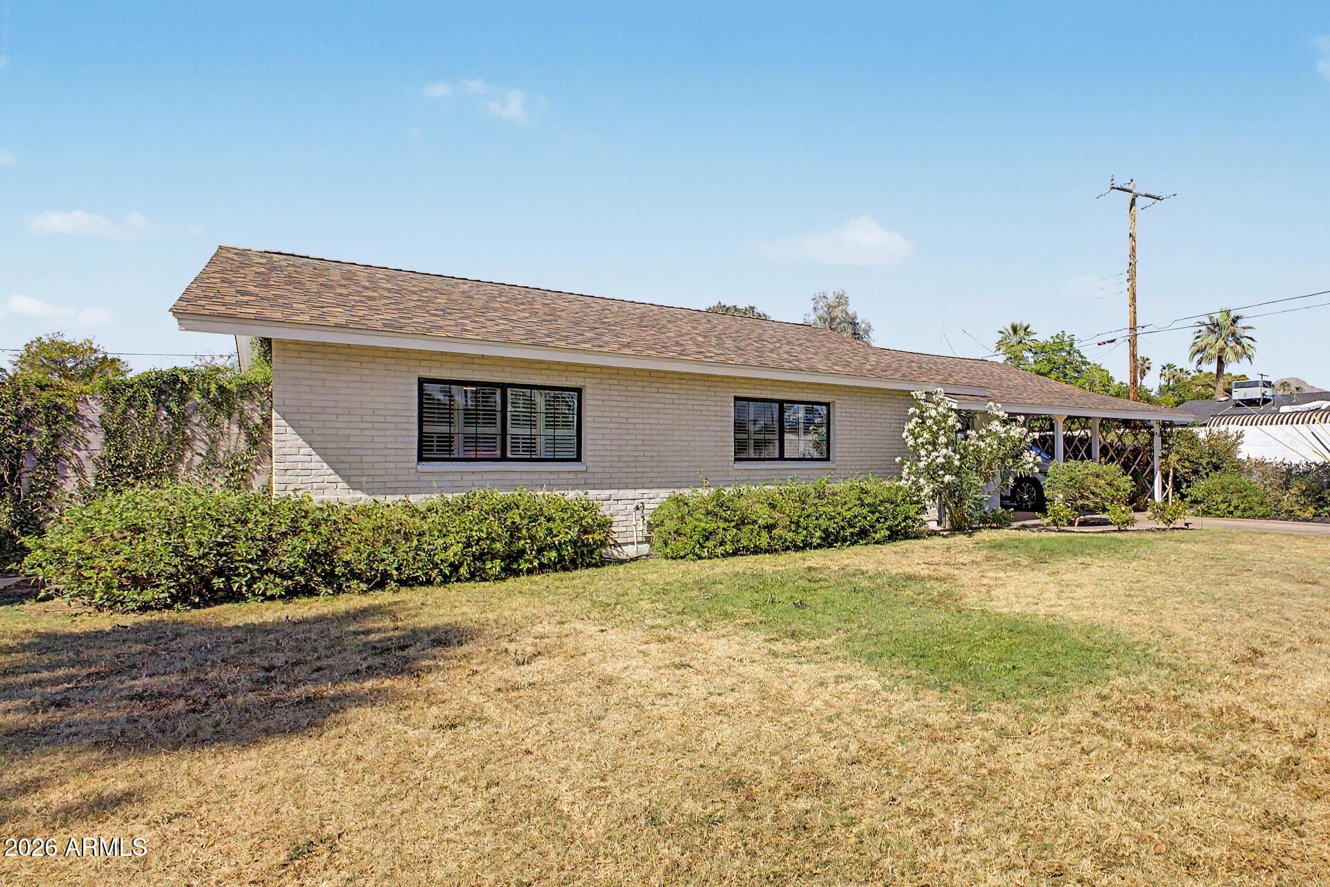 3436 E GLENROSA Avenue