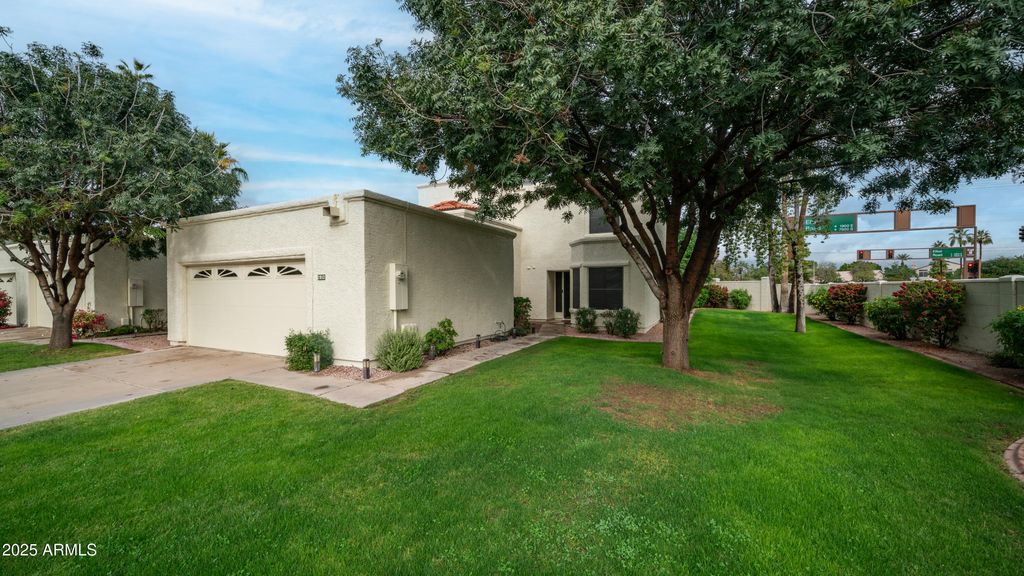 Photo of 1910 E Sunburst Lane, Tempe, AZ 85284 (MLS # 6950370)