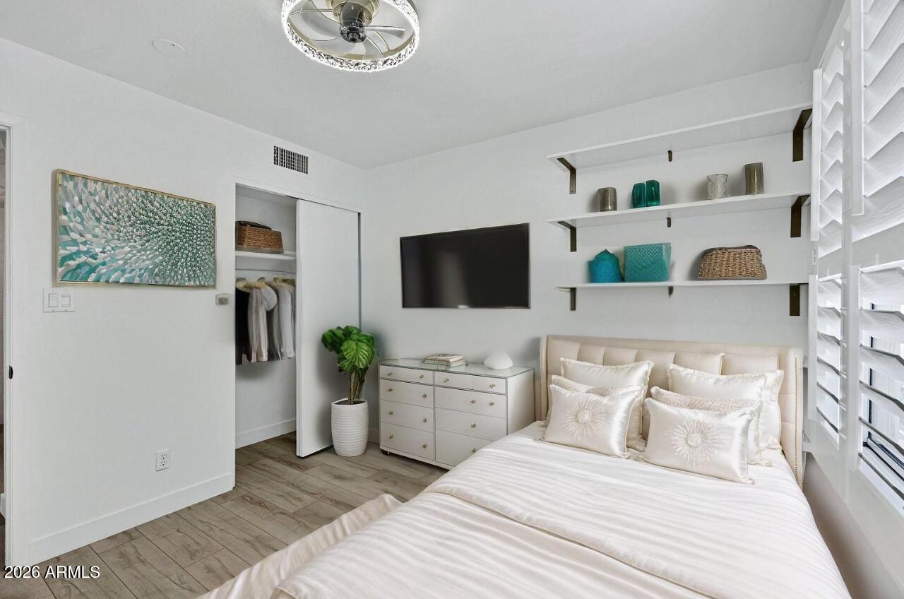 8017 E GLENROSA Avenue